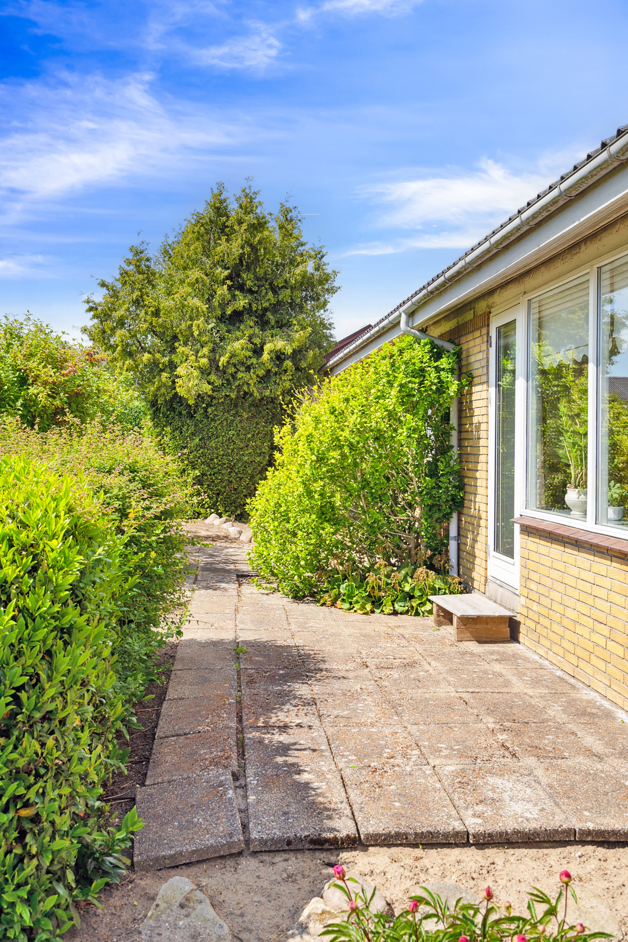 Fremhævet facade billede i fuldskærmstilstand. Billede af Dæmningen 26, Nr Broby, 5672 Broby