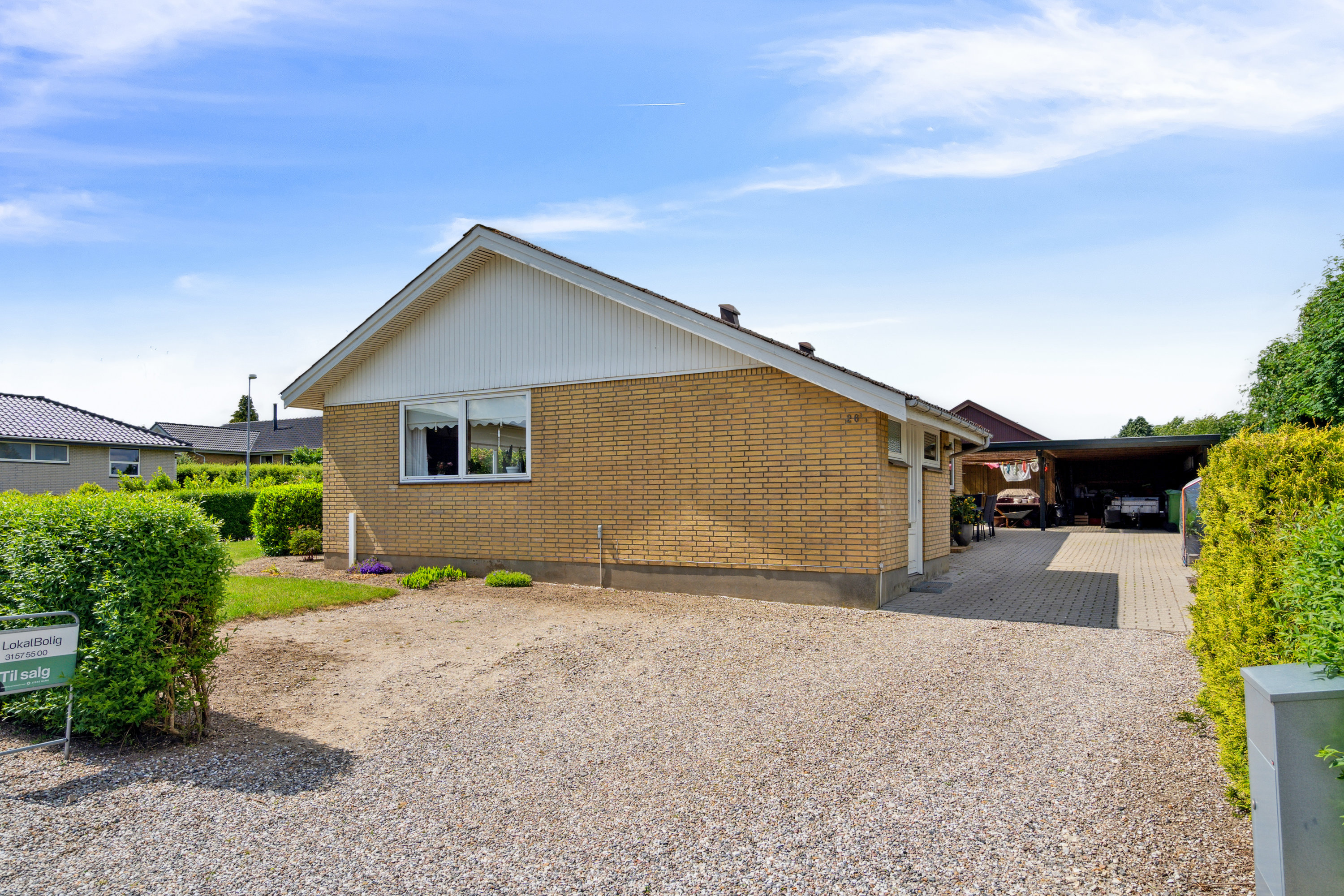 Fremhævet facade billede i fuldskærmstilstand. Billede af Dæmningen 26, Nr Broby, 5672 Broby