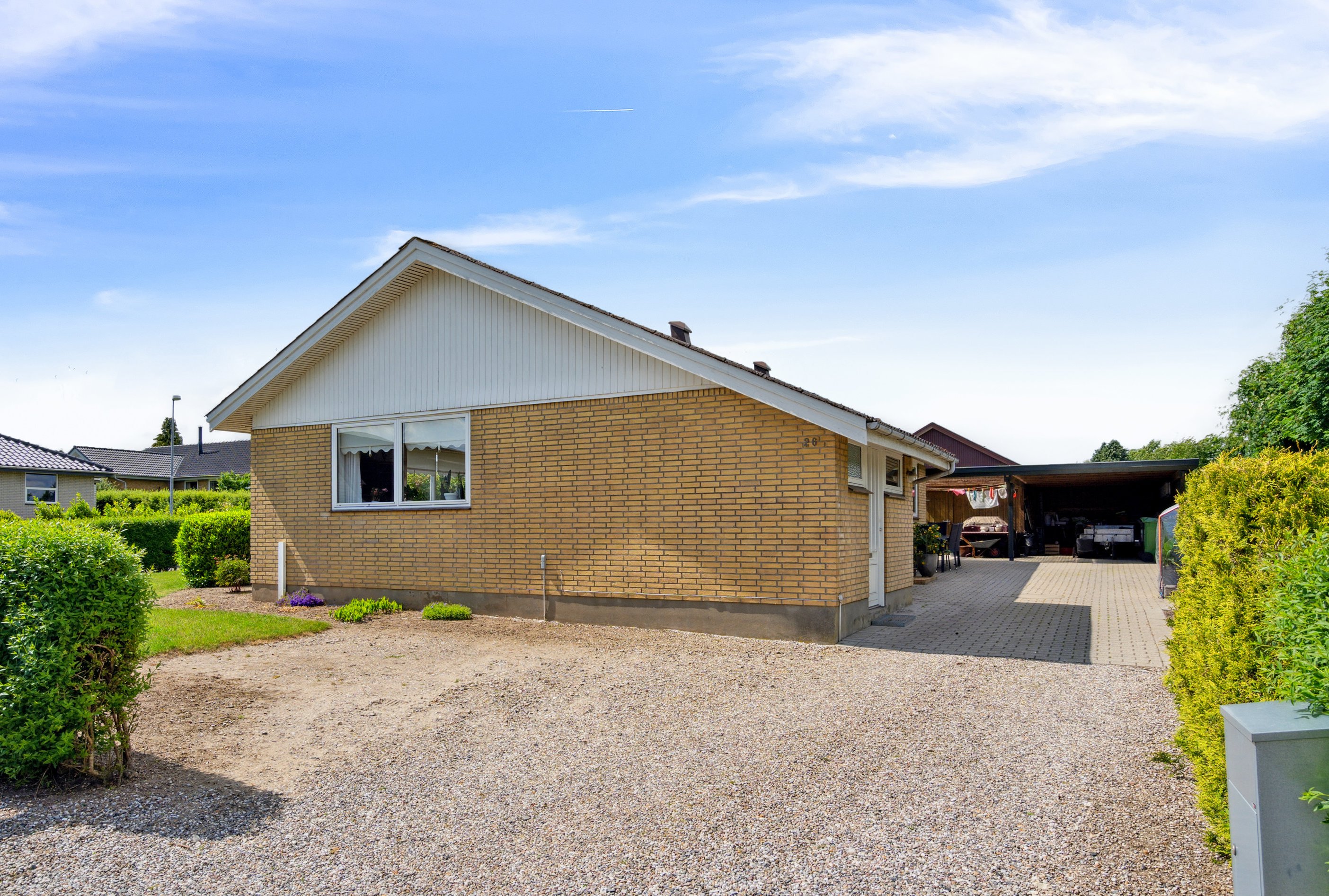 Fremhævet facade billede i fuldskærmstilstand. Billede af Dæmningen 26, Nr Broby, 5672 Broby