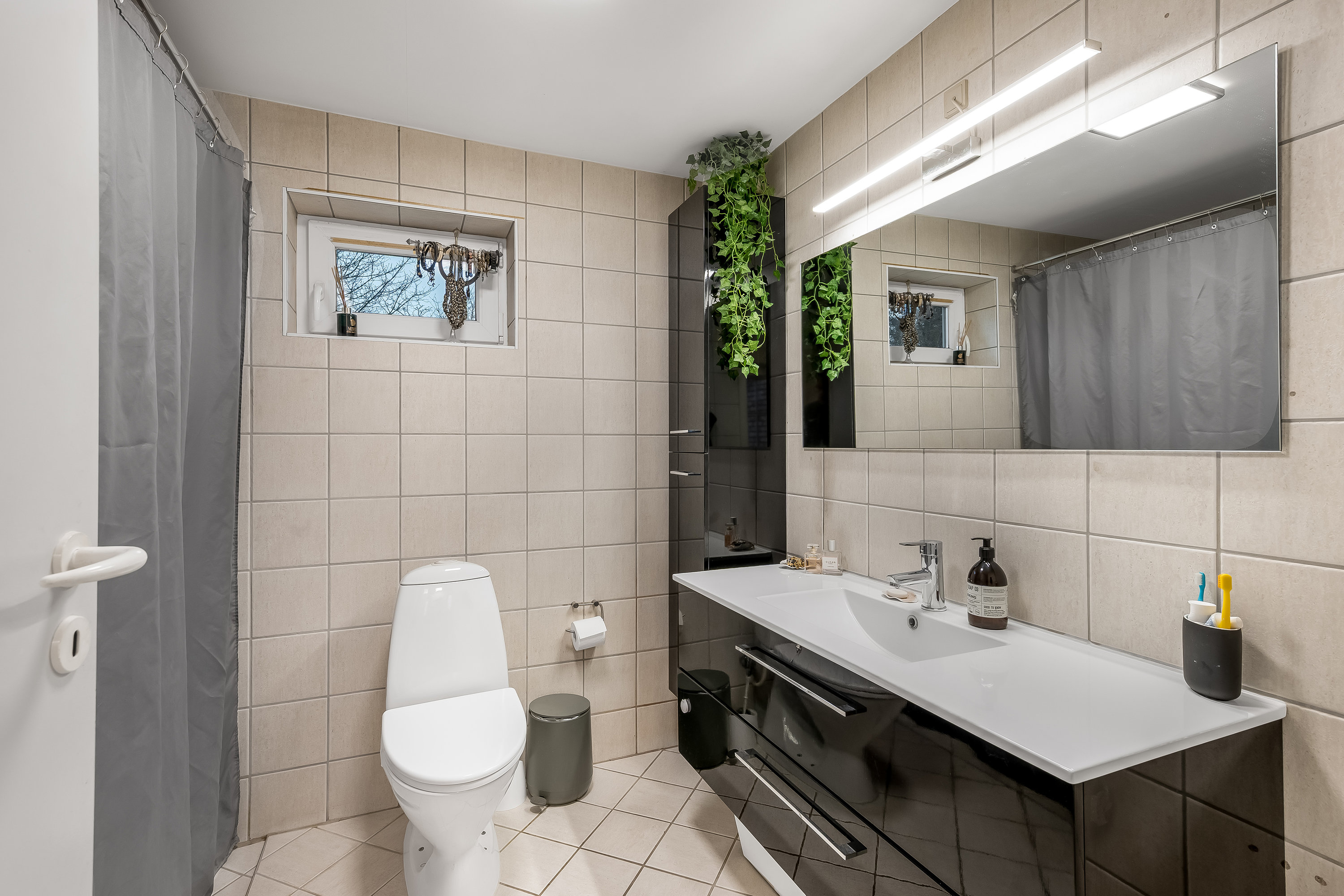 Fremhævet andet billede i fuldskærmstilstand. Billede af Sønderhedevej 11, Østerby, 6280 Højer