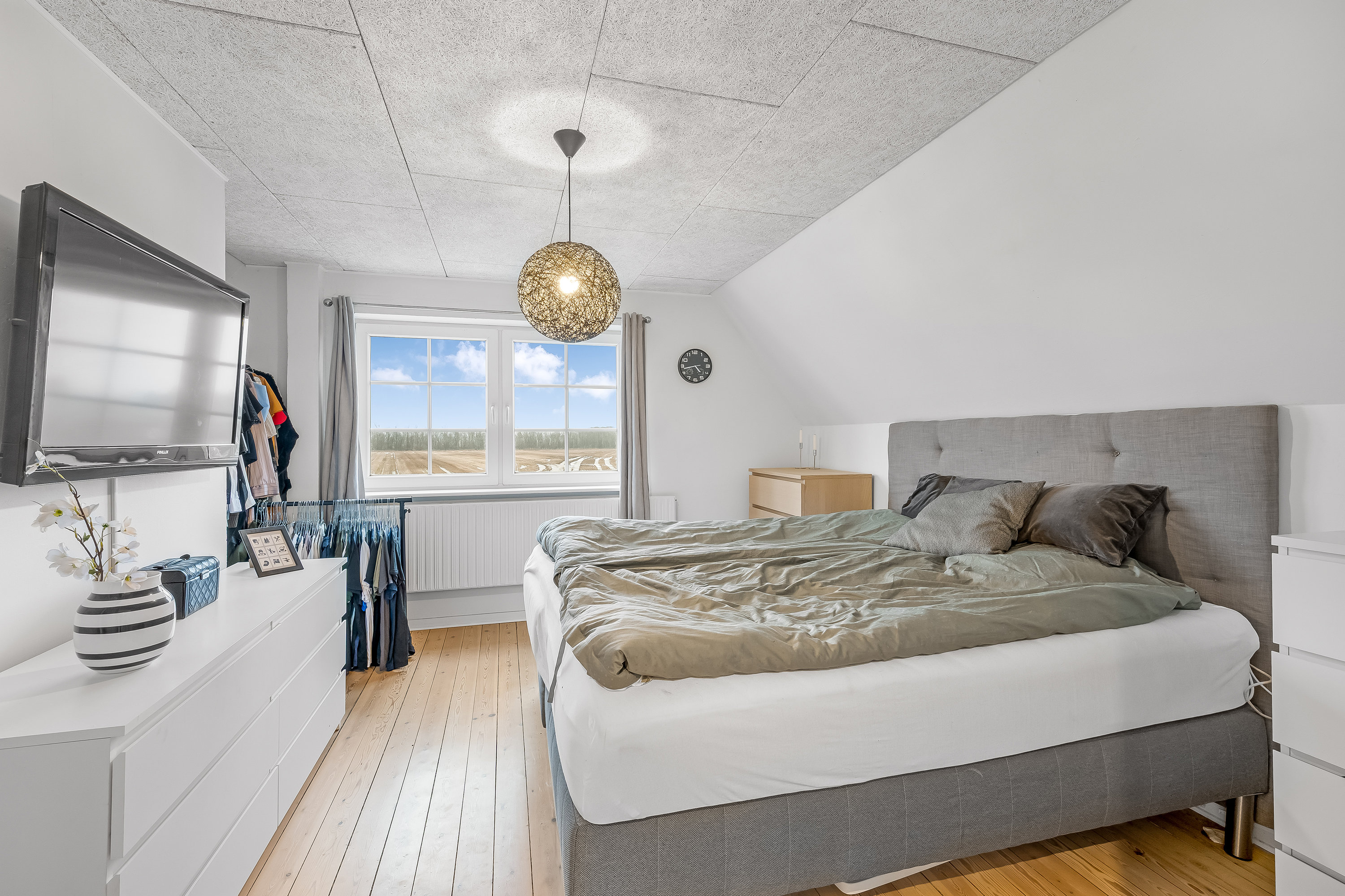 Fremhævet soveværelse billede i fuldskærmstilstand. Billede af Sønderhedevej 11, Østerby, 6280 Højer