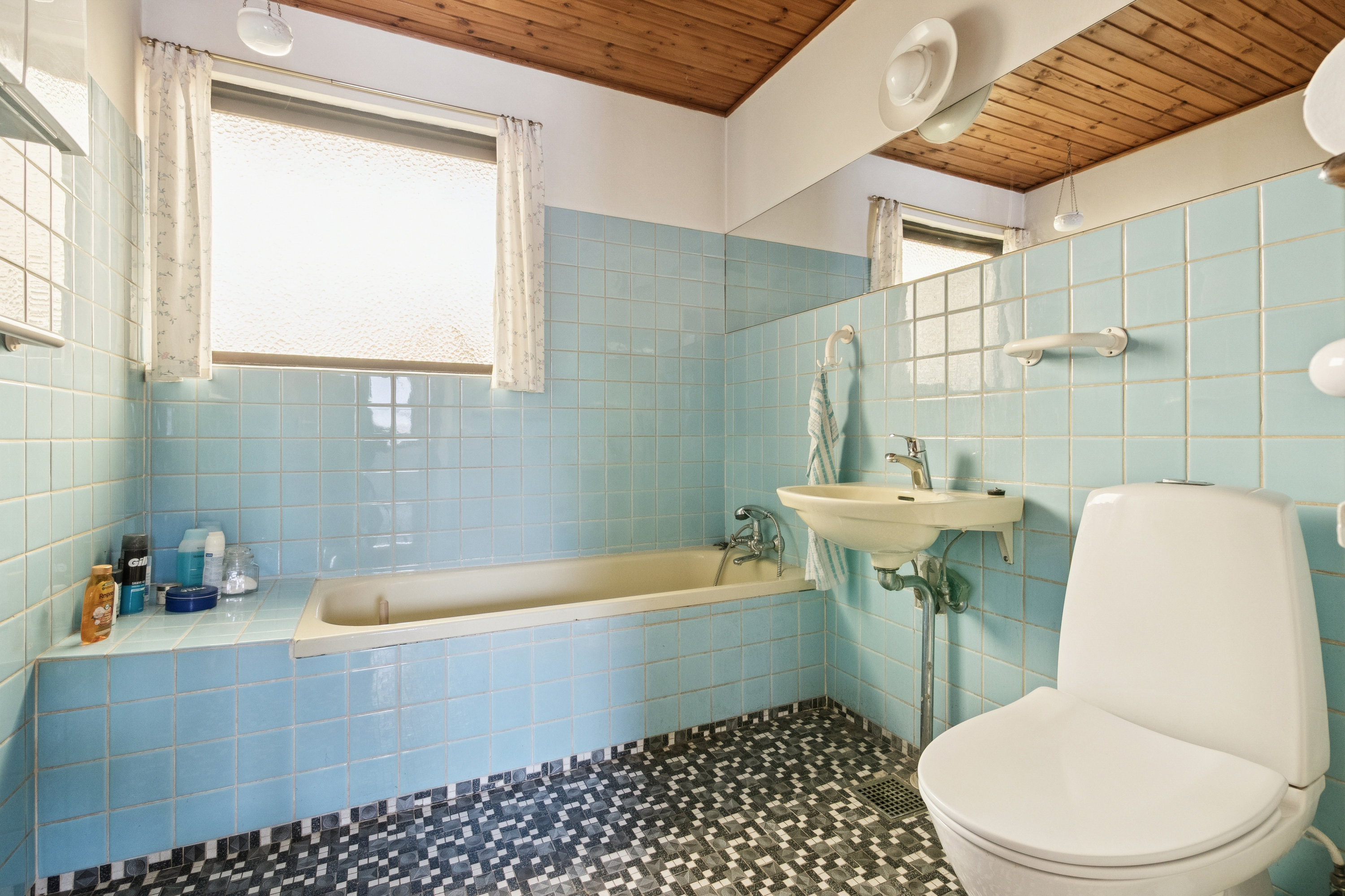 Fremhævet badeværelse billede i fuldskærmstilstand. Billede af Syvhøjvænge 10, 2625 Vallensbæk