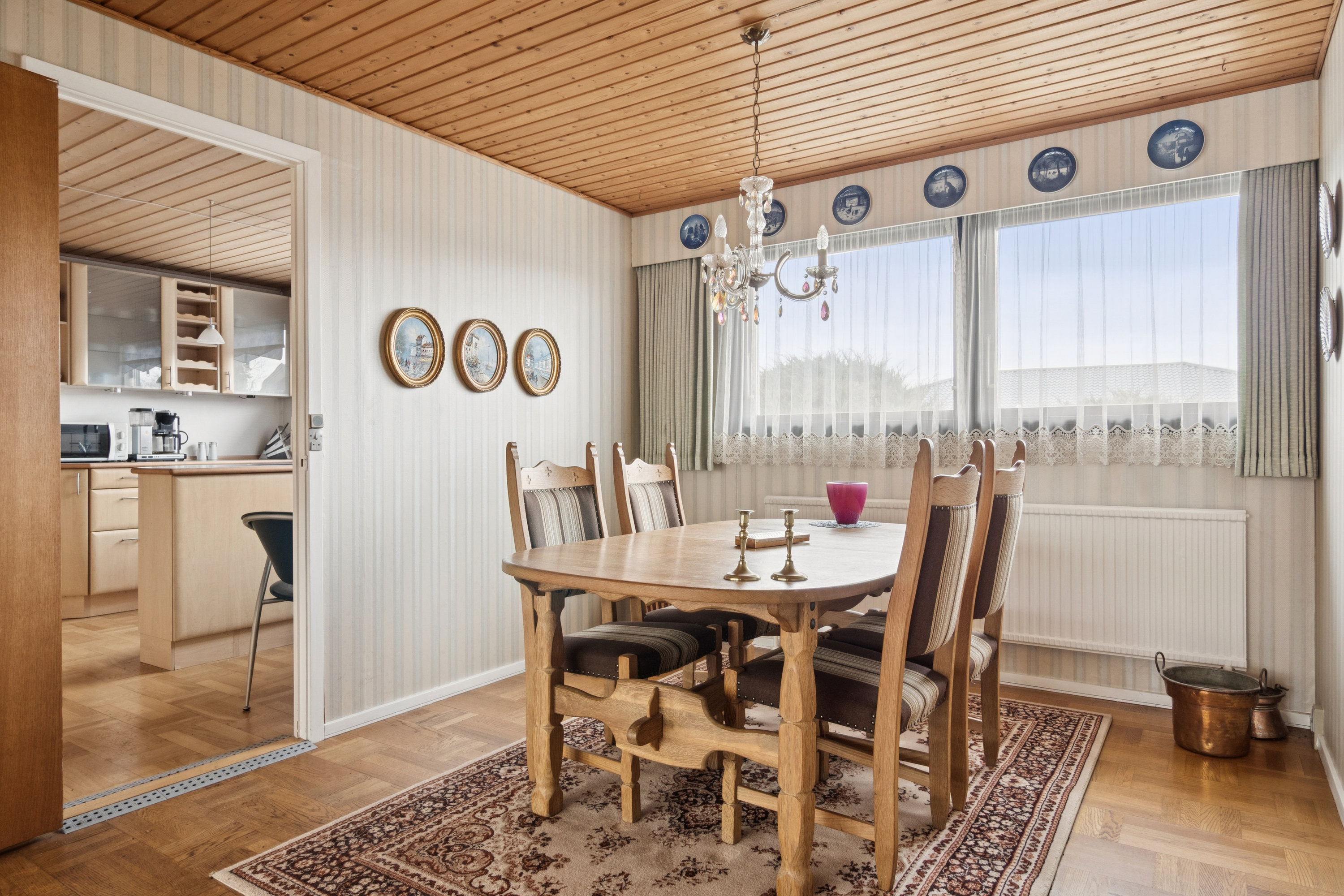 Fremhævet stue billede i fuldskærmstilstand. Billede af Syvhøjvænge 10, 2625 Vallensbæk