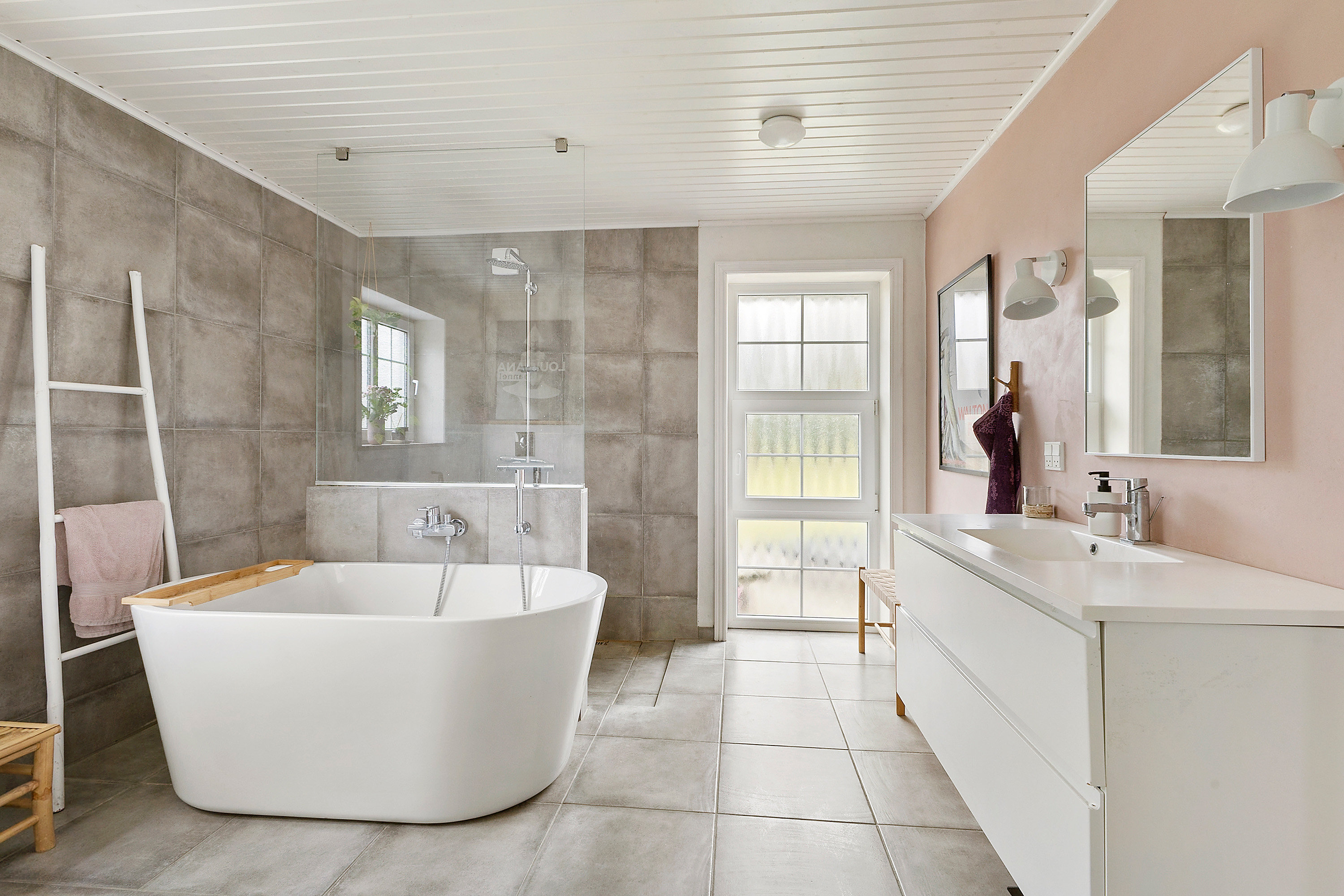 Fremhævet badeværelse billede i fuldskærmstilstand. Billede af Lustrupvej 42, 6760 Ribe