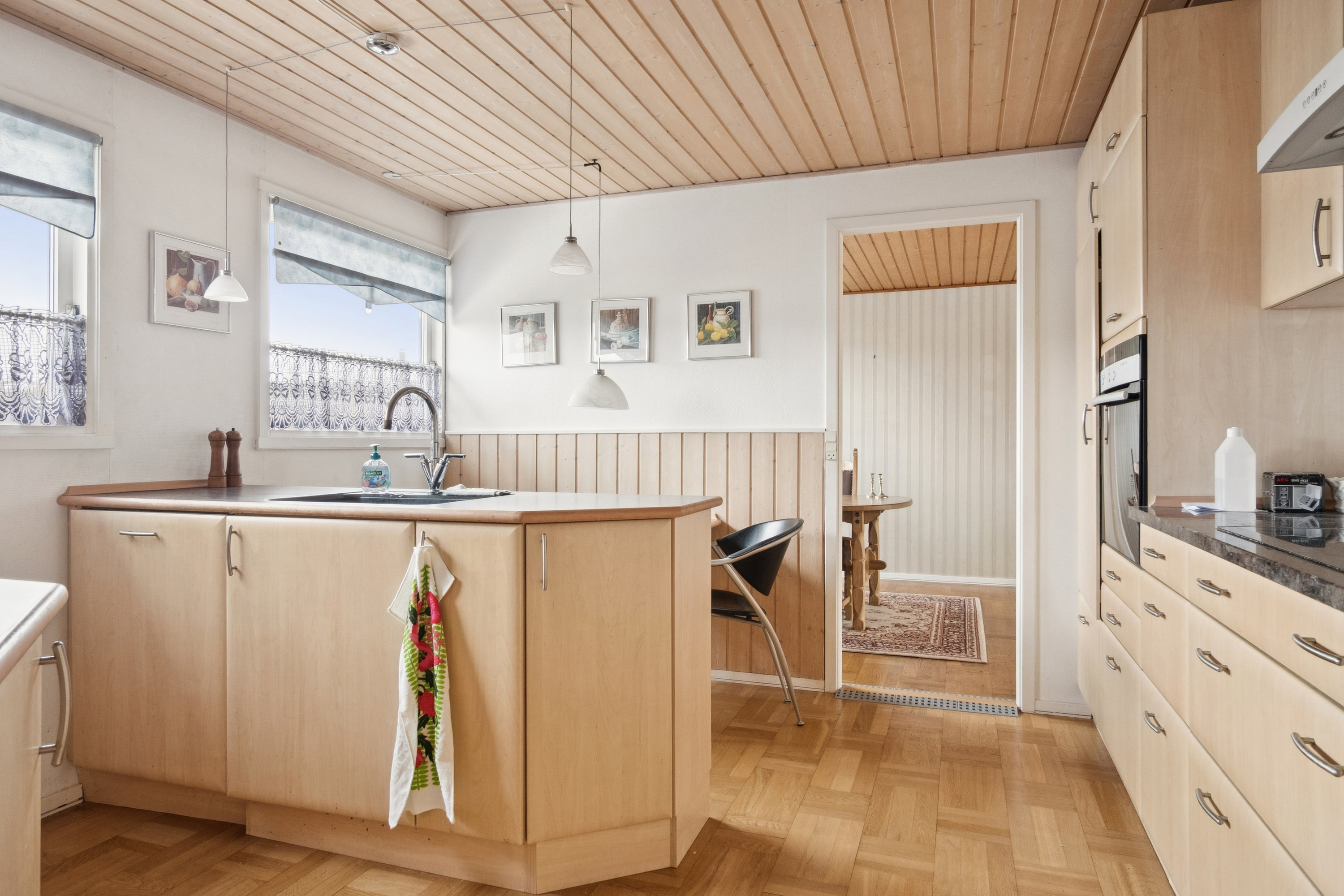 Fremhævet køkken billede i fuldskærmstilstand. Billede af Syvhøjvænge 10, 2625 Vallensbæk