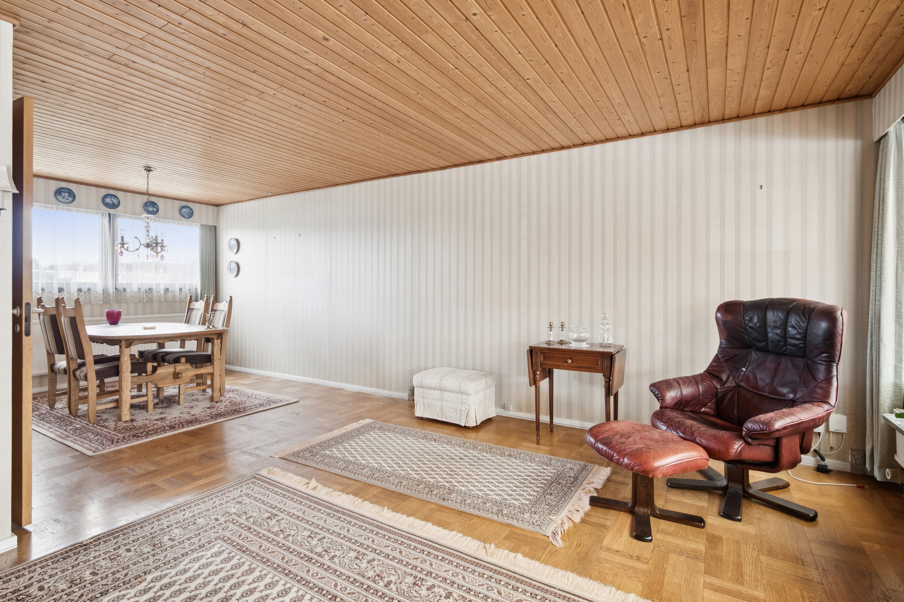 Fremhævet stue billede i fuldskærmstilstand. Billede af Syvhøjvænge 10, 2625 Vallensbæk