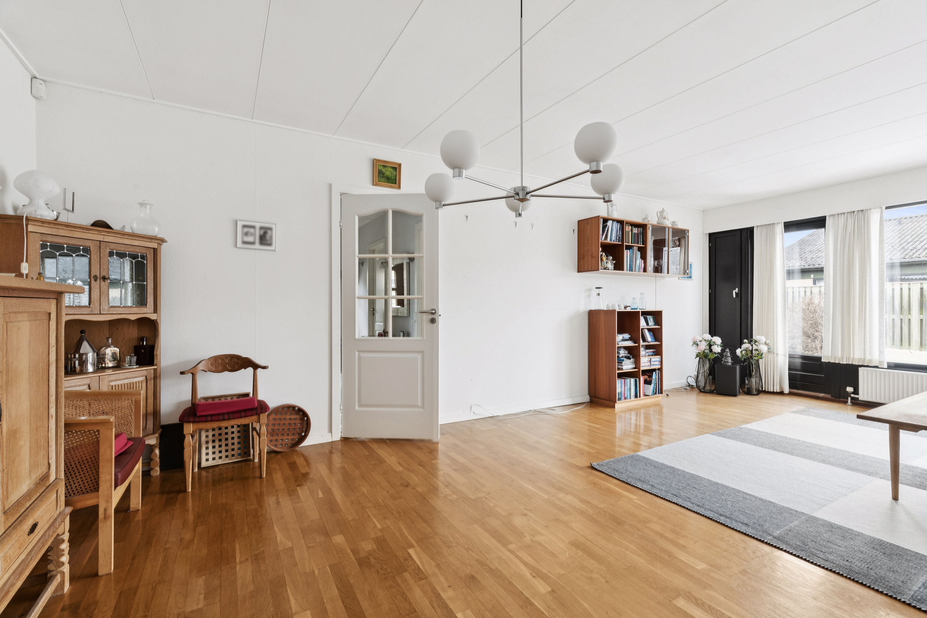 Fremhævet stue billede i fuldskærmstilstand. Billede af Højgårdstoften 155, 2630 Taastrup