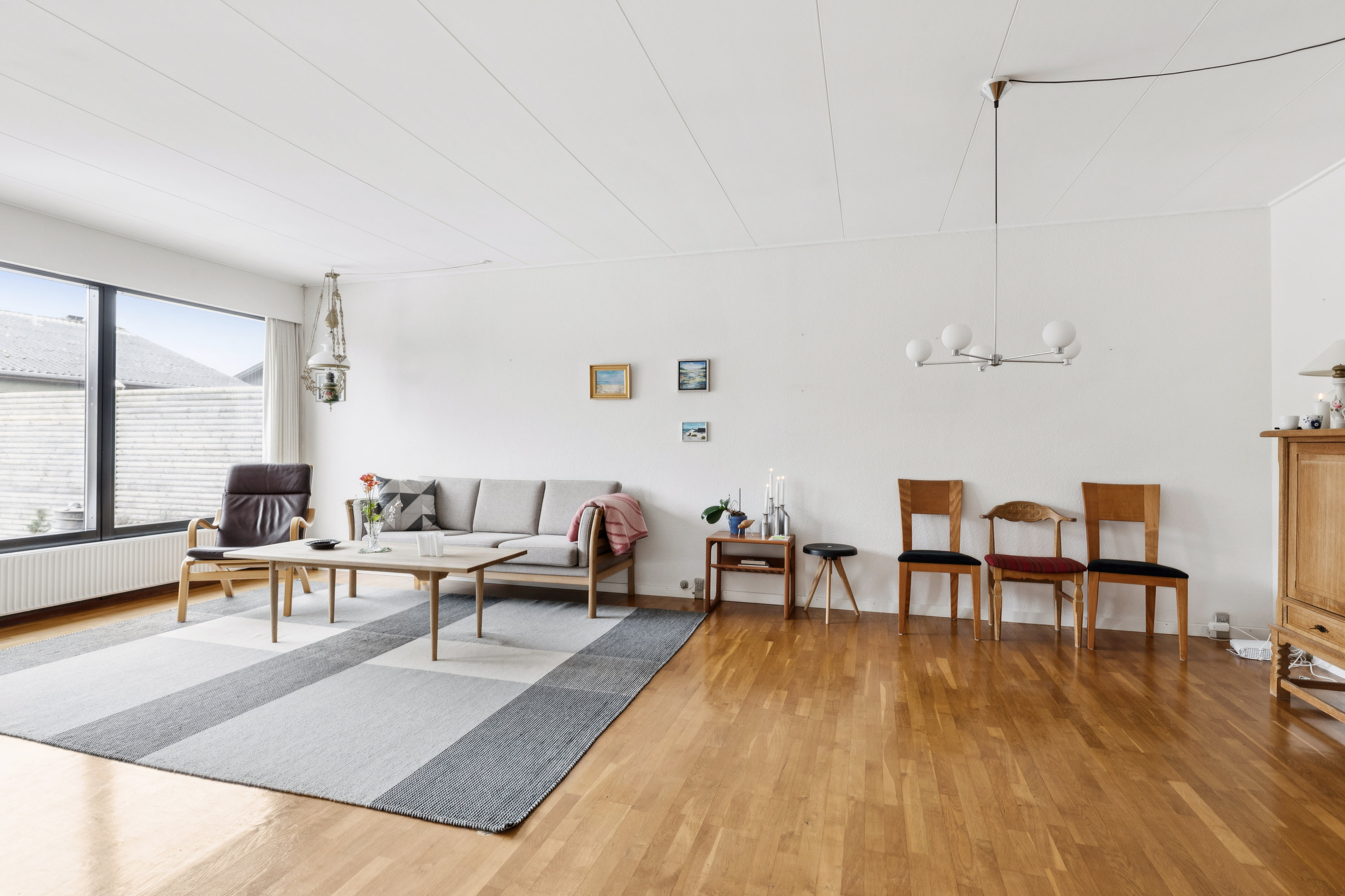 Fremhævet stue billede i fuldskærmstilstand. Billede af Højgårdstoften 155, 2630 Taastrup