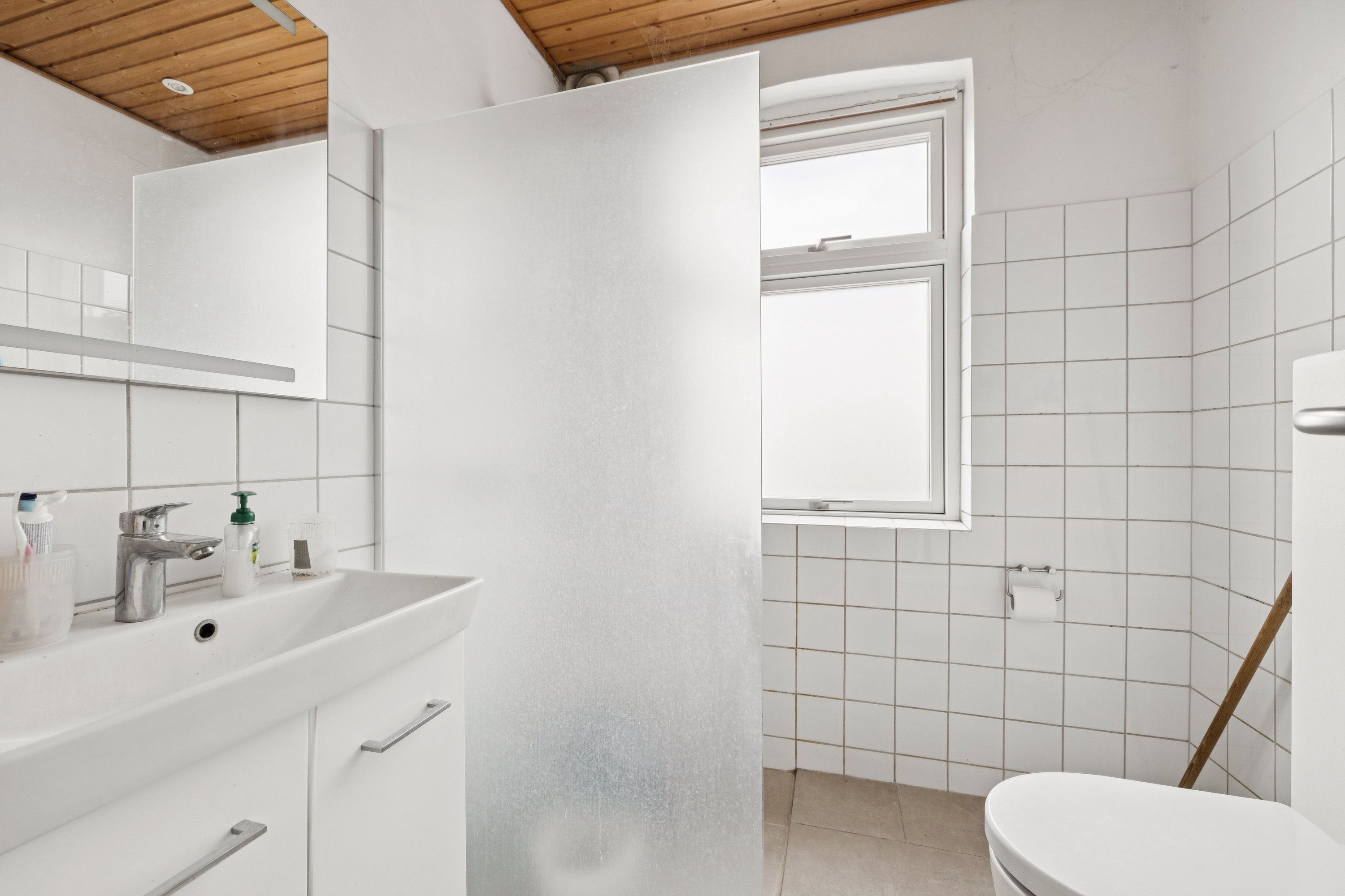 Fremhævet badeværelse billede i fuldskærmstilstand. Billede af Vroldvej 78, 8660 Skanderborg