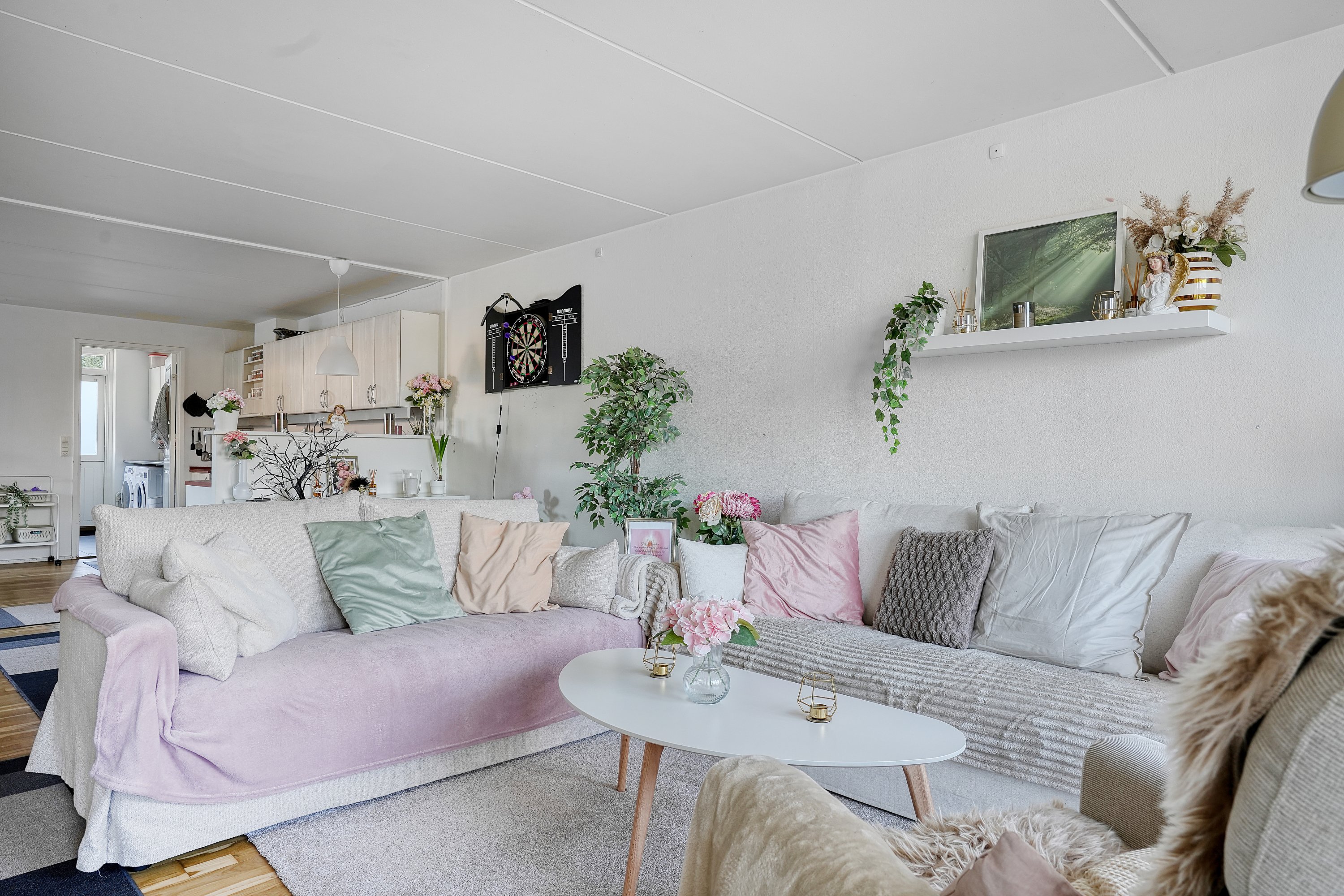 Fremhævet stue billede i fuldskærmstilstand. Billede af Kildevangsparken 18, 4390 Vipperød