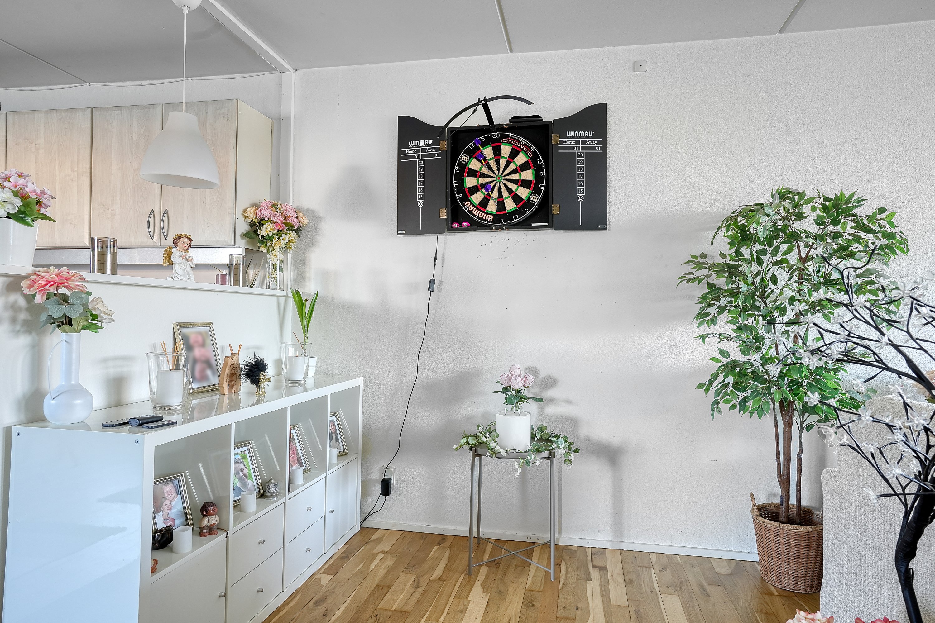 Fremhævet stue billede i fuldskærmstilstand. Billede af Kildevangsparken 18, 4390 Vipperød