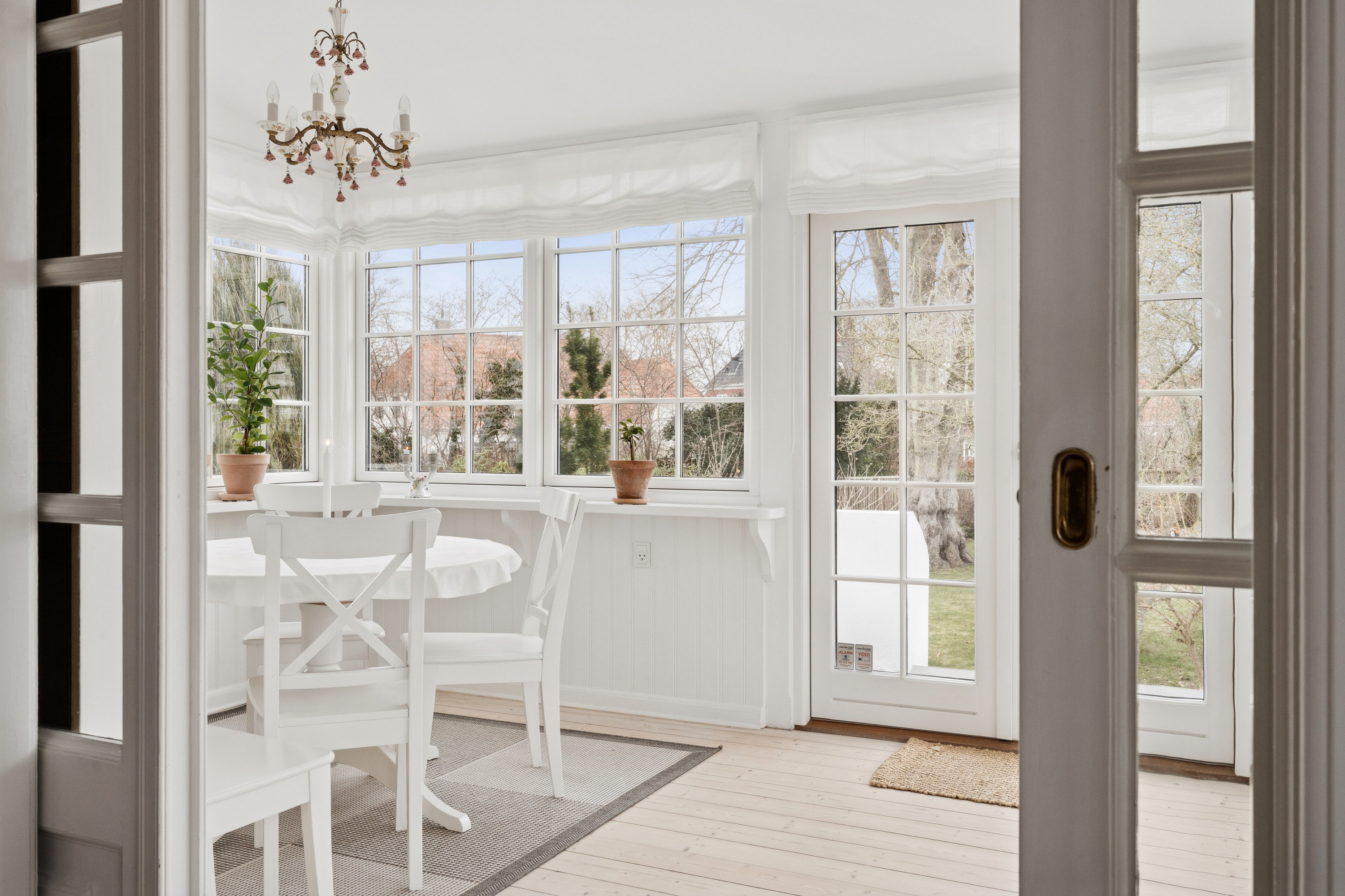 Fremhævet udestue billede i fuldskærmstilstand. Billede af Rafns Alle 2, 9000 Aalborg