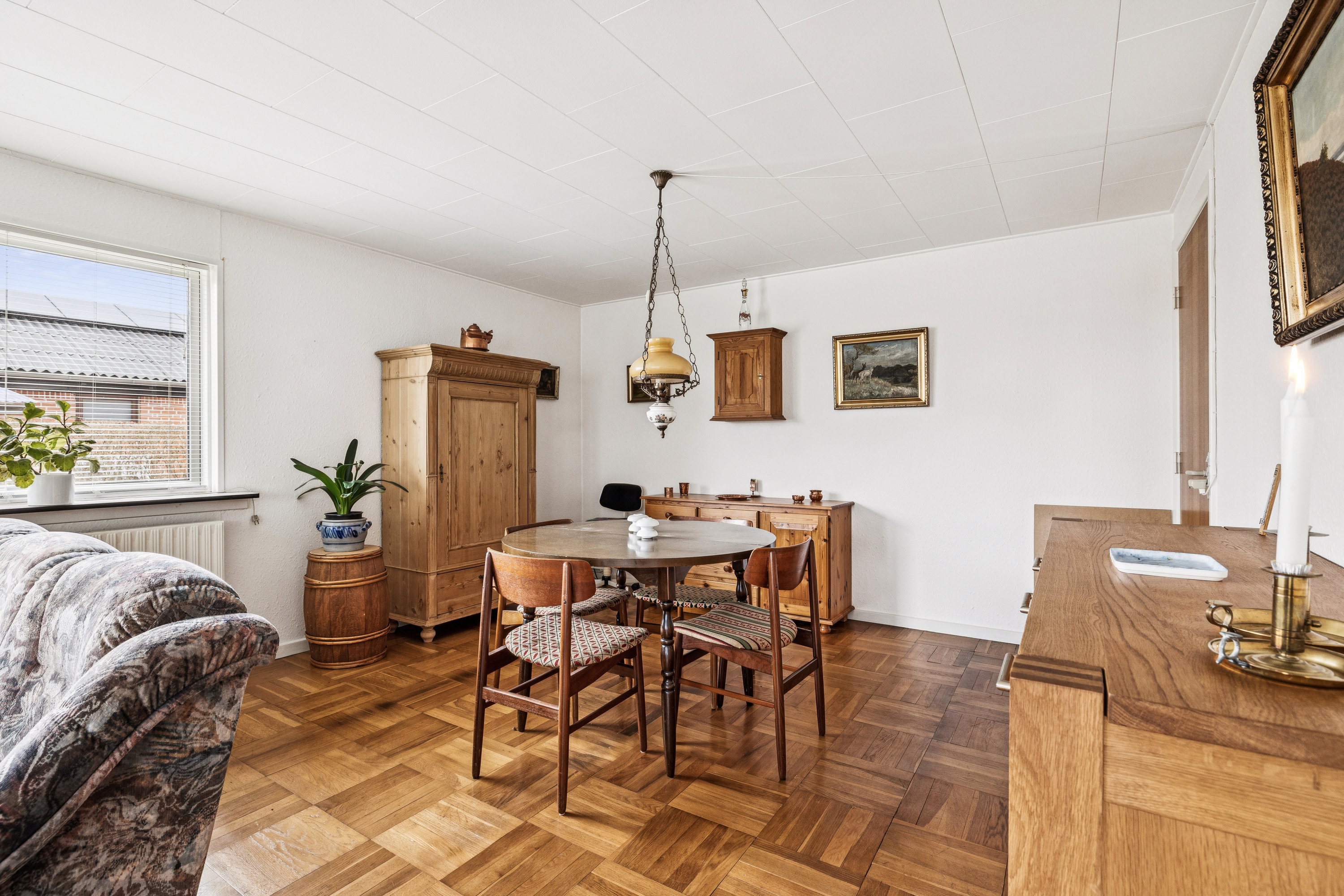 Fremhævet stue billede i fuldskærmstilstand. Billede af Blegsøvej 9, Voerladegård, 8660 Skanderborg