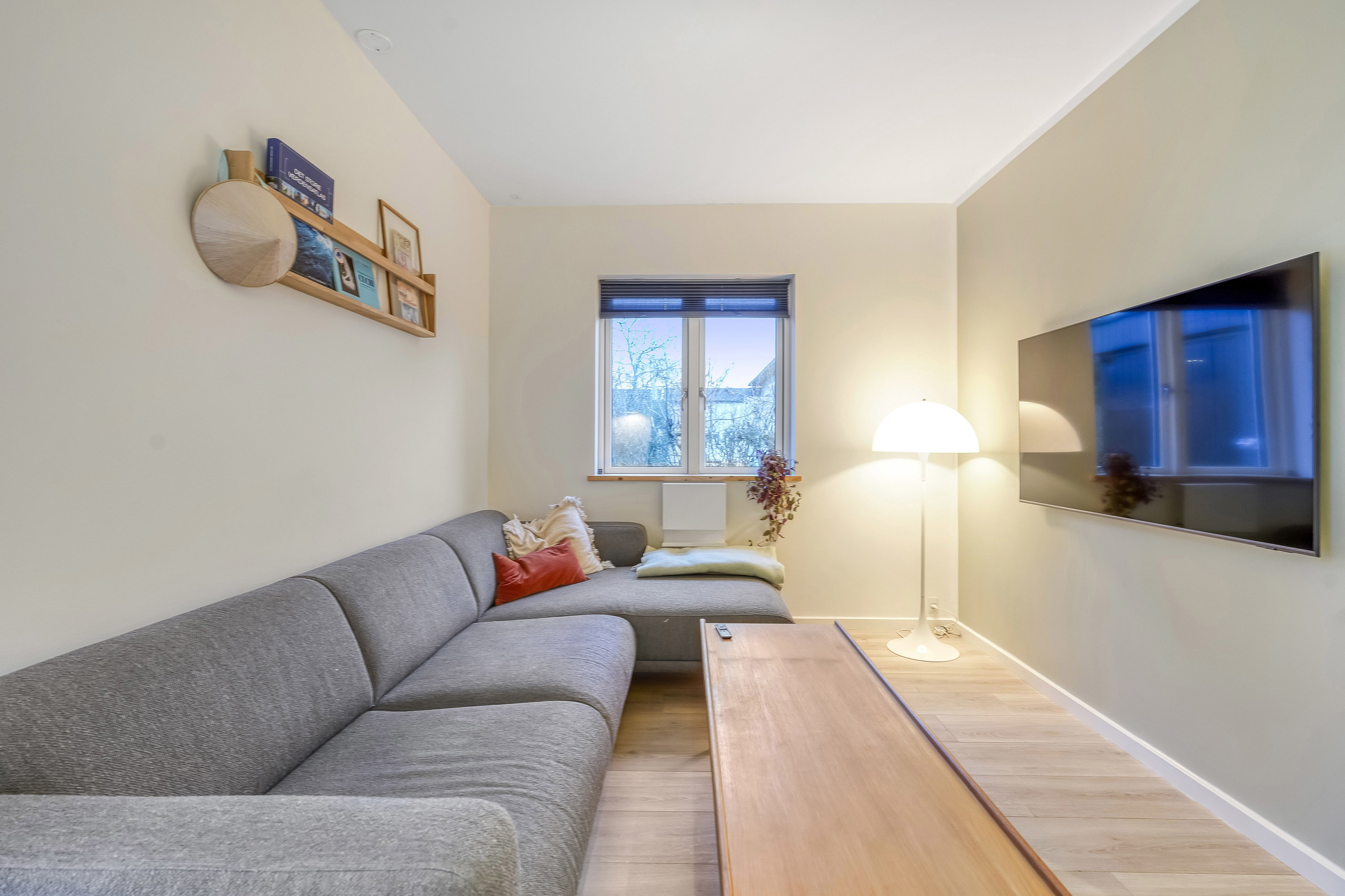 Fremhævet stue billede i fuldskærmstilstand. Billede af Holstedvej 36, Bolbro, 5200 Odense V