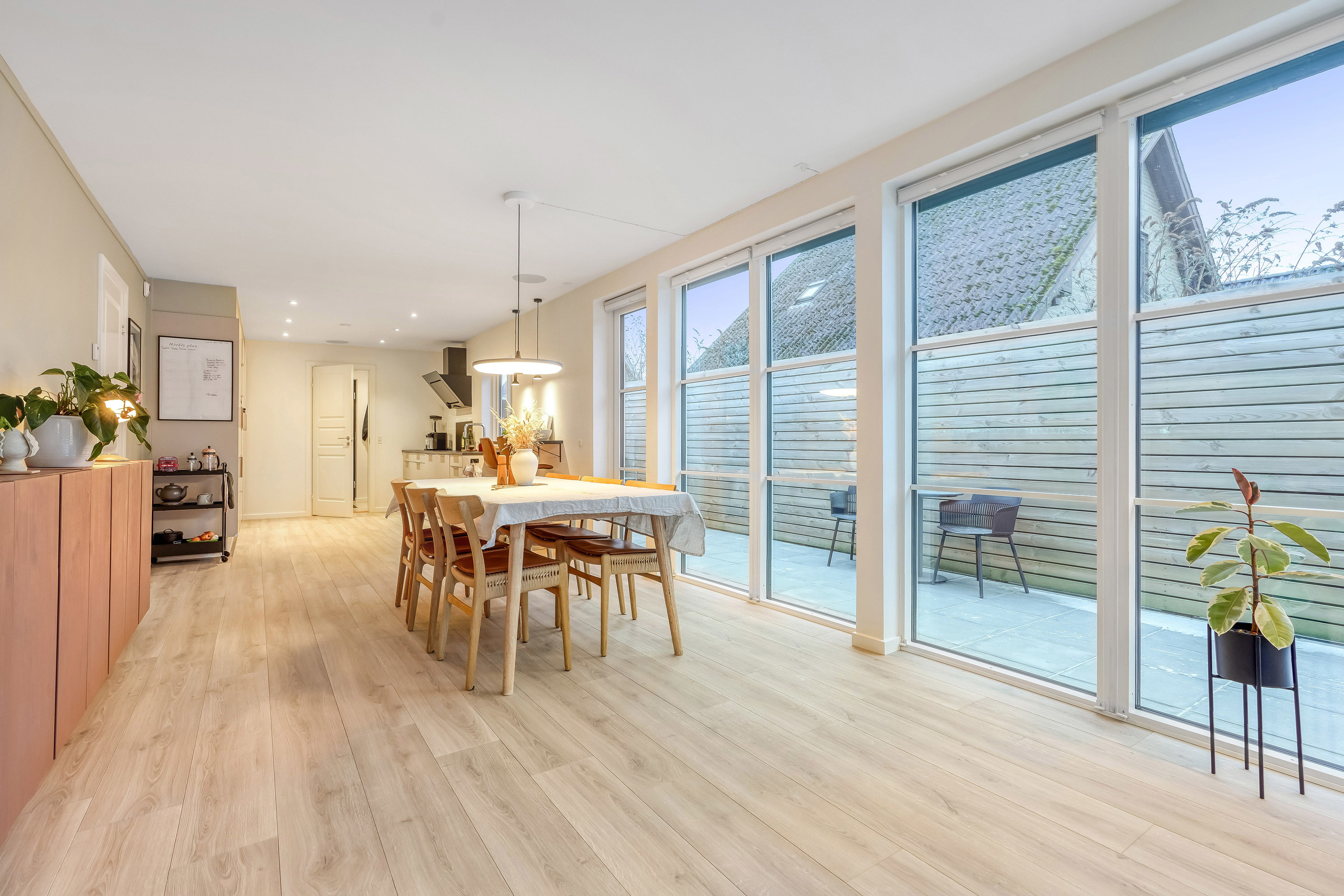 Fremhævet stue billede i fuldskærmstilstand. Billede af Holstedvej 36, Bolbro, 5200 Odense V