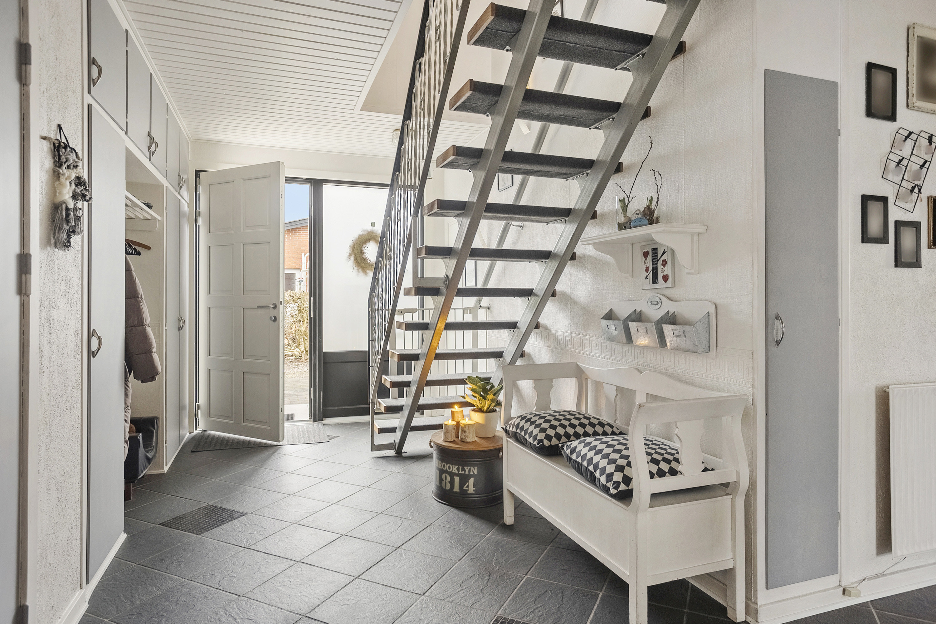 Fremhævet entre billede i fuldskærmstilstand. Billede af Præstevænget 11, Skodborg, 6630 Rødding