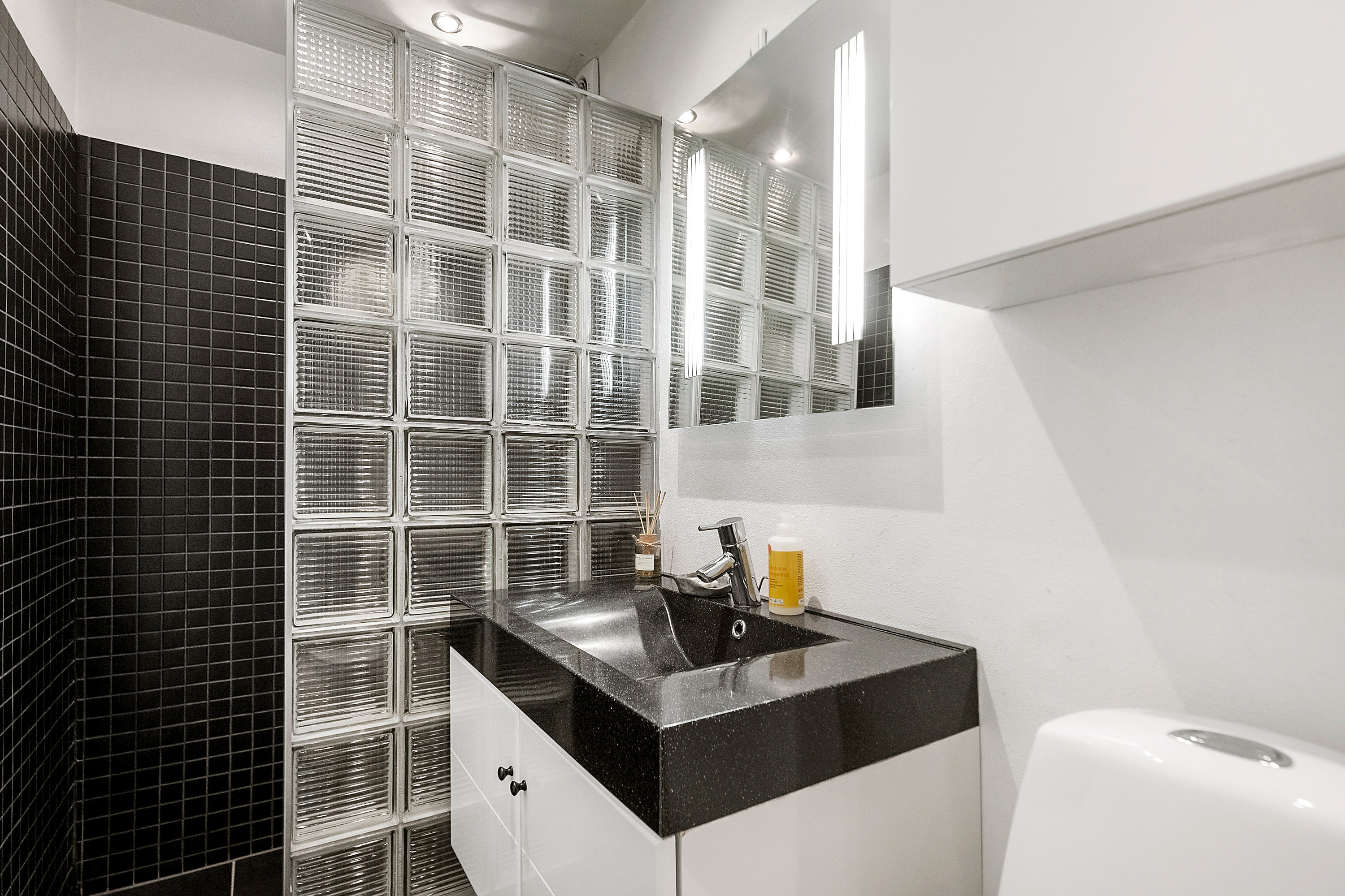 Fremhævet badeværelse billede i fuldskærmstilstand. Billede af Jordbrovej 31, 3. 2., 8200 Aarhus N