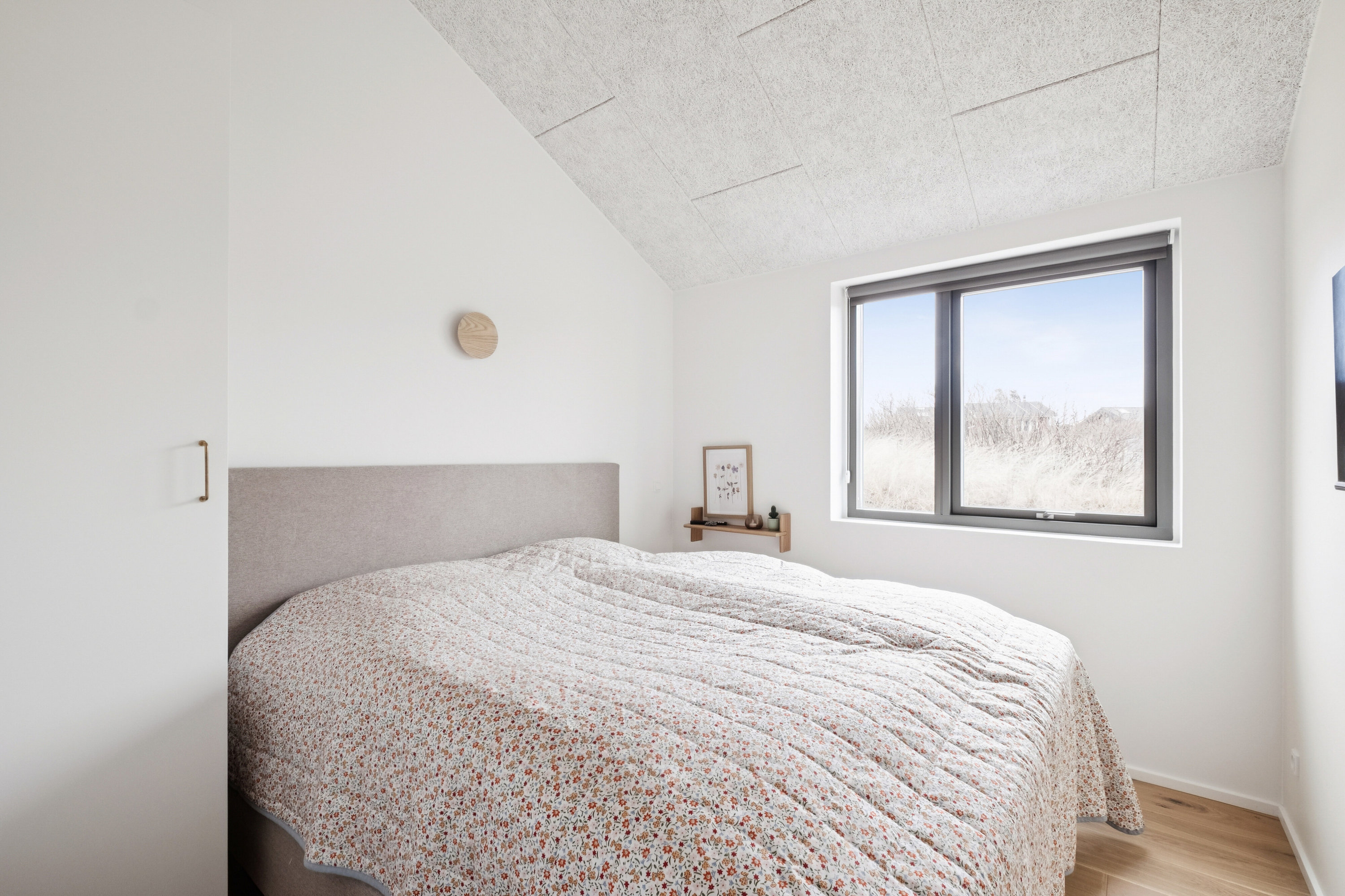 Fremhævet soveværelse billede i fuldskærmstilstand. Billede af Ved Stranden 5, Skal Klit, 9800 Hjørring