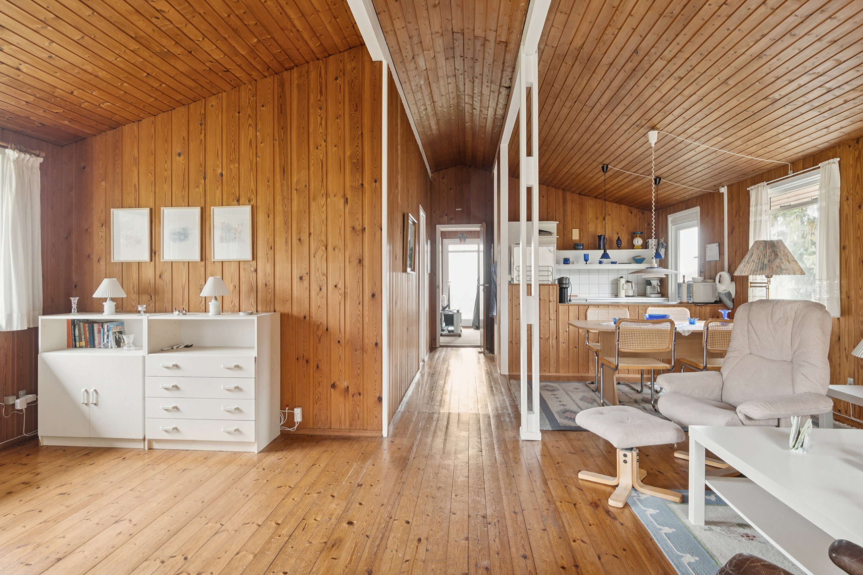 Fremhævet stue billede i fuldskærmstilstand. Billede af Kildevænget 2, Indelukket, 4550 Asnæs