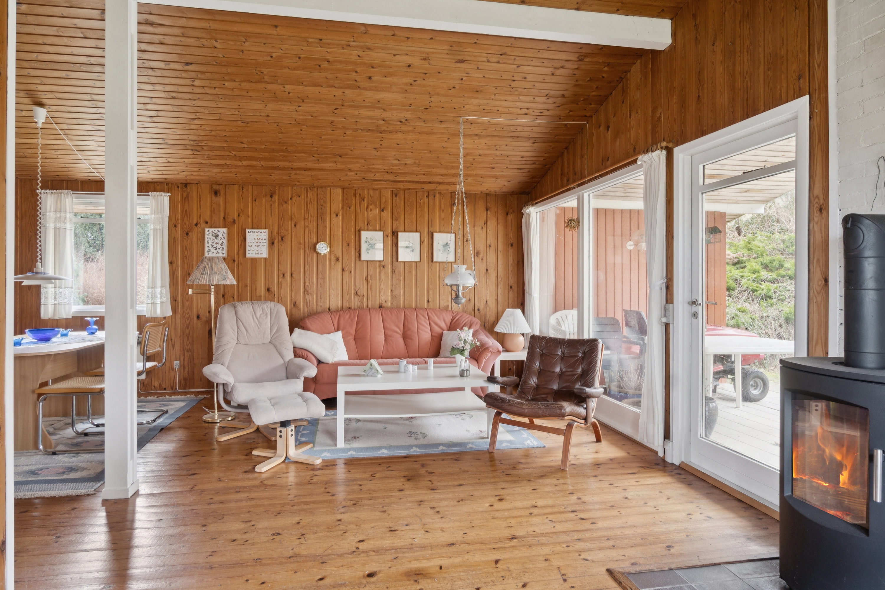 Fremhævet stue billede i fuldskærmstilstand. Billede af Kildevænget 2, Indelukket, 4550 Asnæs