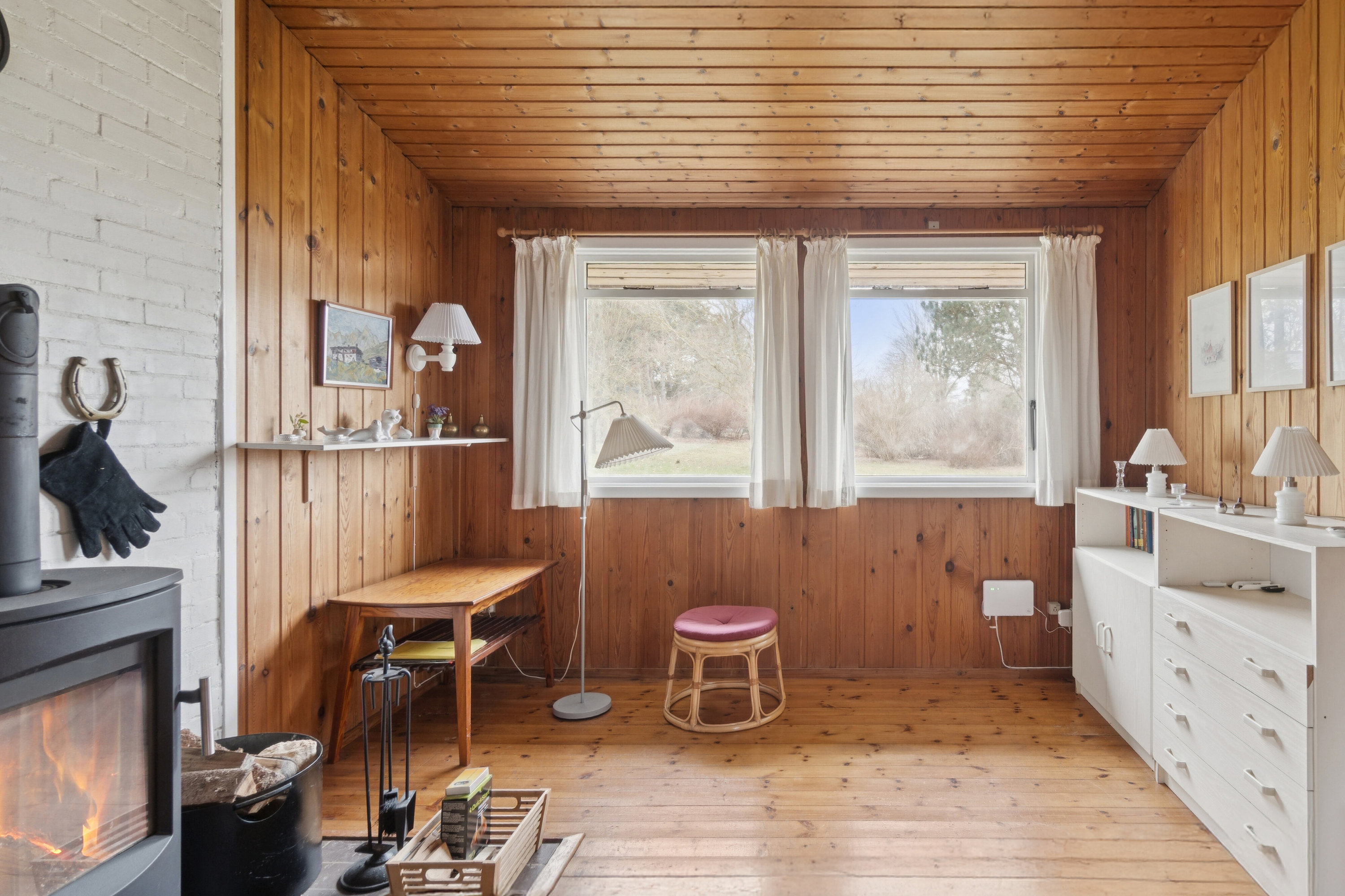 Fremhævet stue billede i fuldskærmstilstand. Billede af Kildevænget 2, Indelukket, 4550 Asnæs