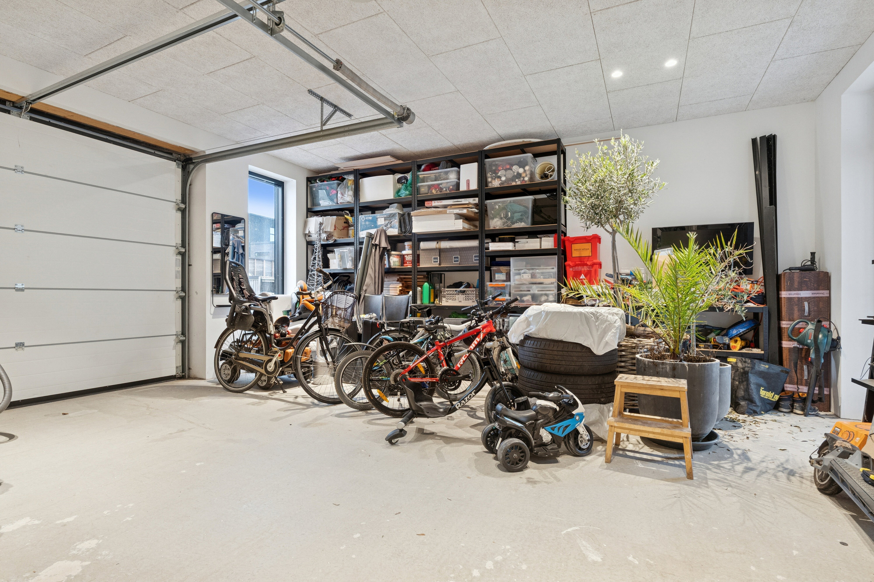 Fremhævet garage billede i fuldskærmstilstand. Billede af Onsholtgårdsvej 104, 8260 Viby J