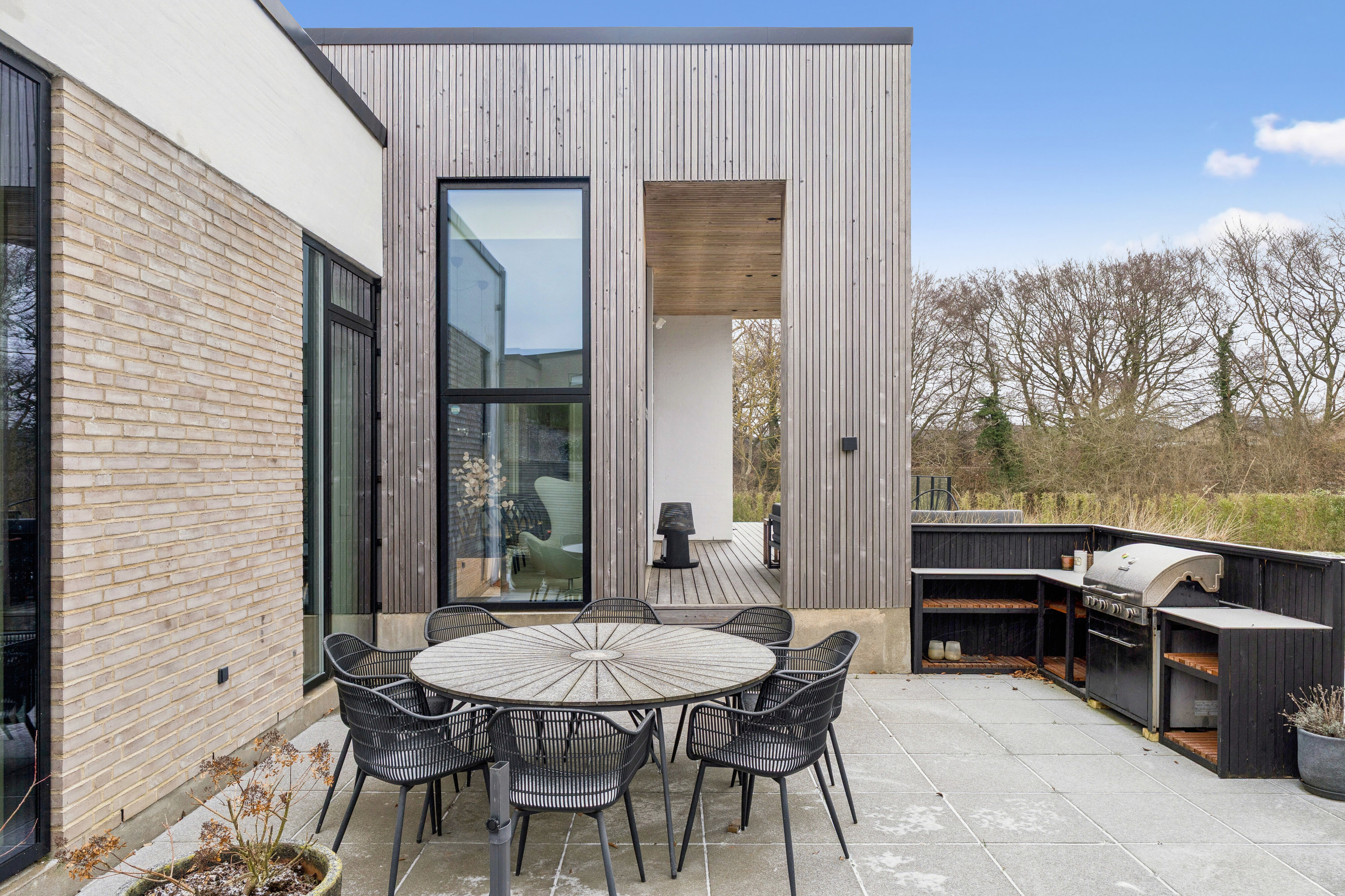 Fremhævet terrasse billede i fuldskærmstilstand. Billede af Onsholtgårdsvej 104, 8260 Viby J