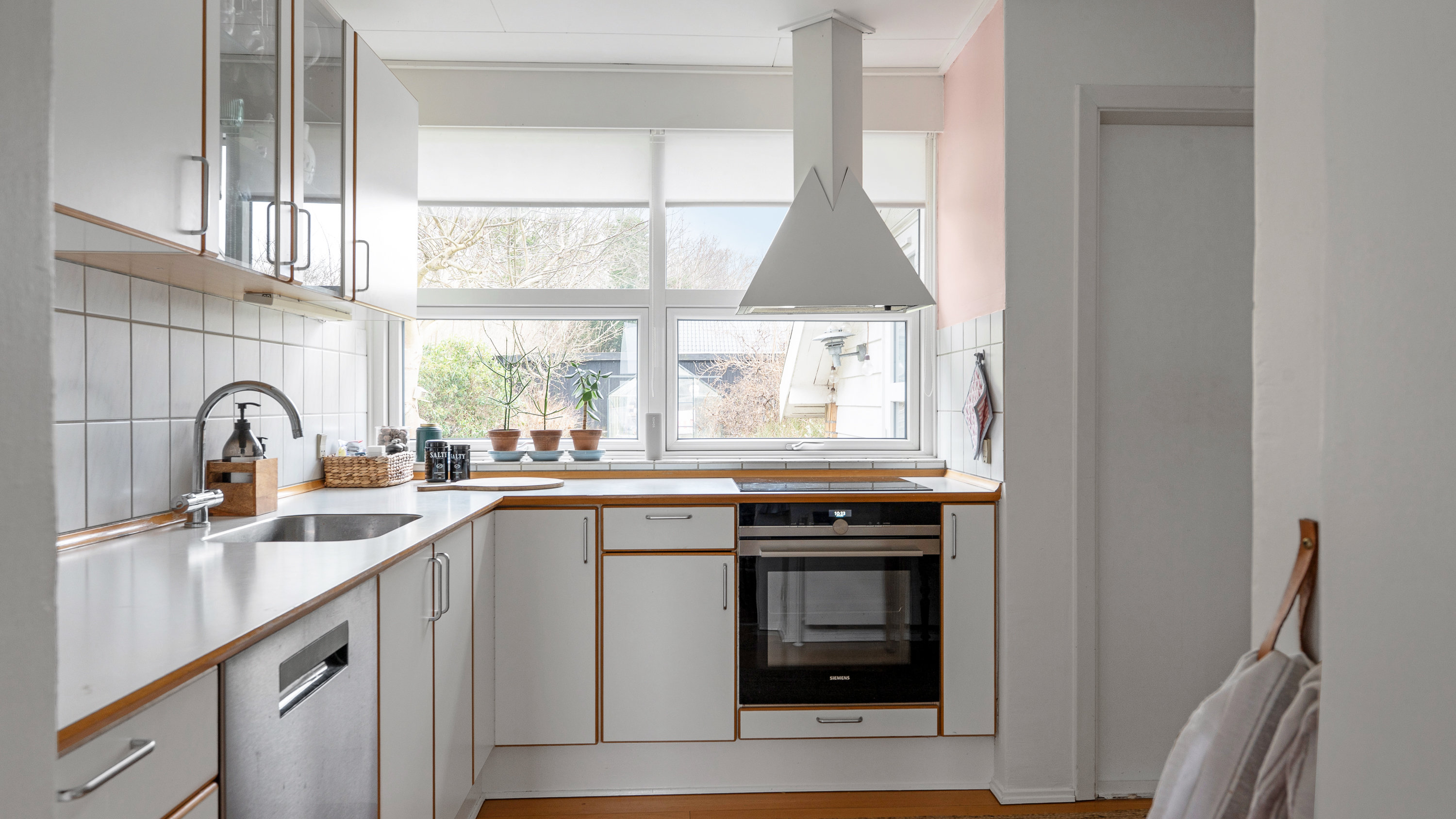 Fremhævet køkken billede i fuldskærmstilstand. Billede af Morelvej 68, Sanderum, 5250 Odense SV