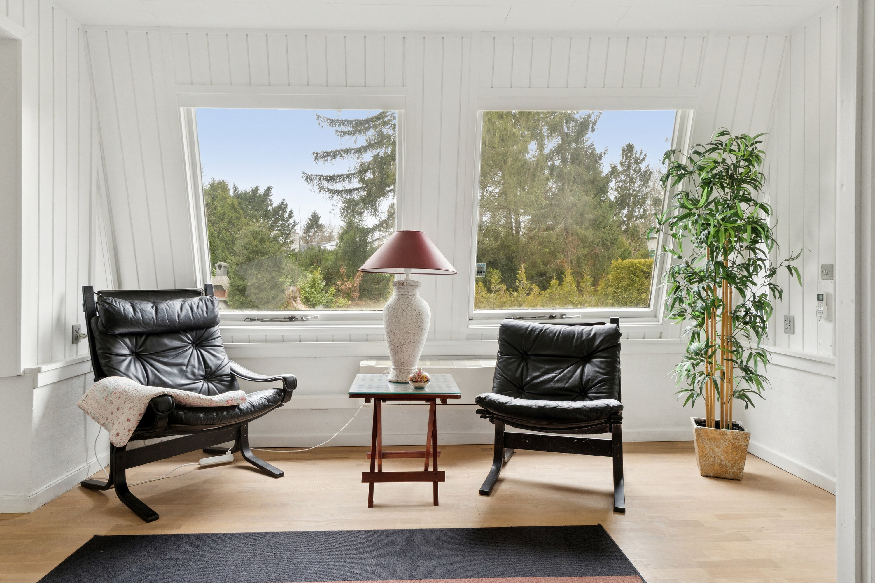 Fremhævet stue billede i fuldskærmstilstand. Billede af Skovbovej 23, Asserbo, 3300 Frederiksværk