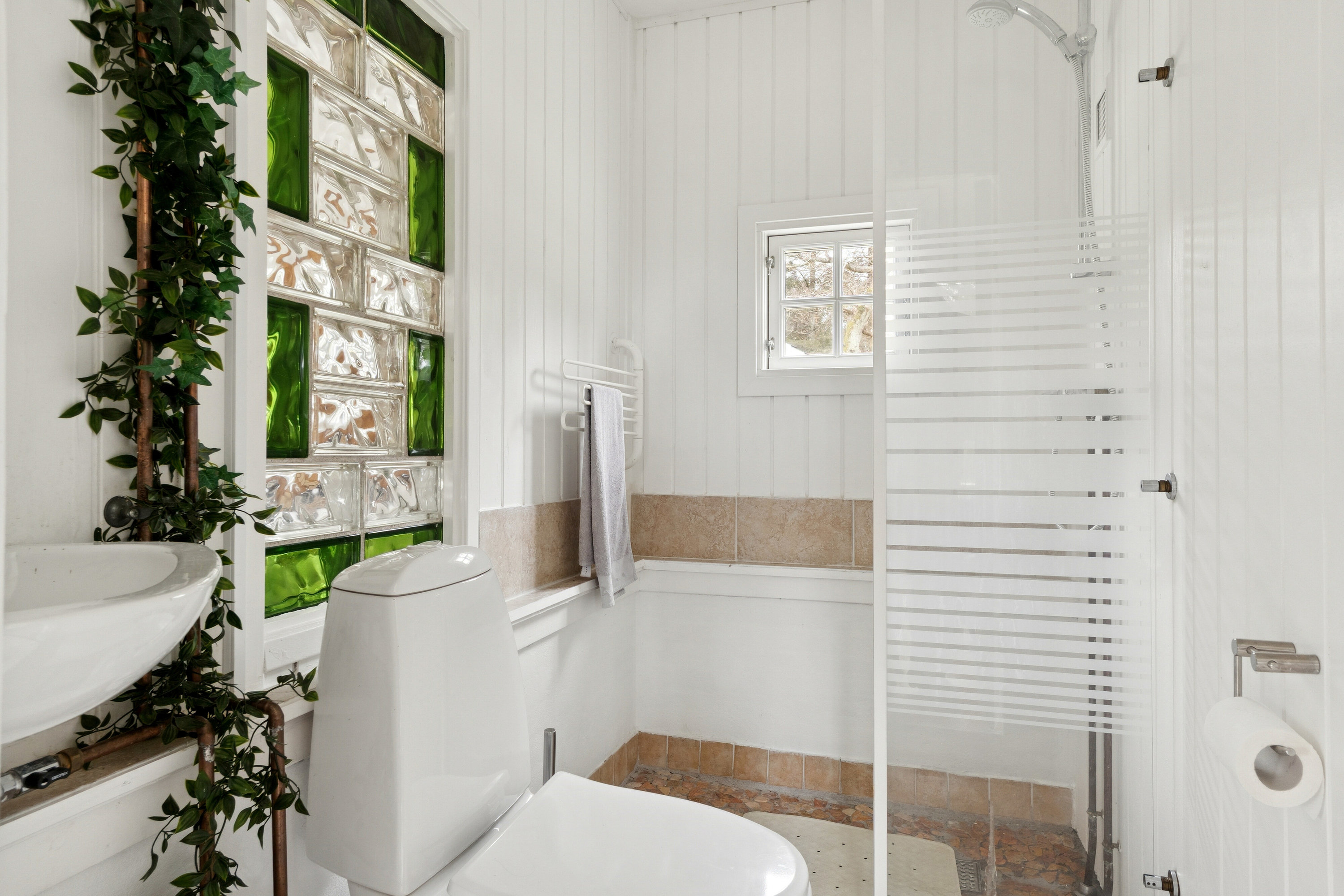 Fremhævet badeværelse billede i fuldskærmstilstand. Billede af Skovbovej 23, Asserbo, 3300 Frederiksværk