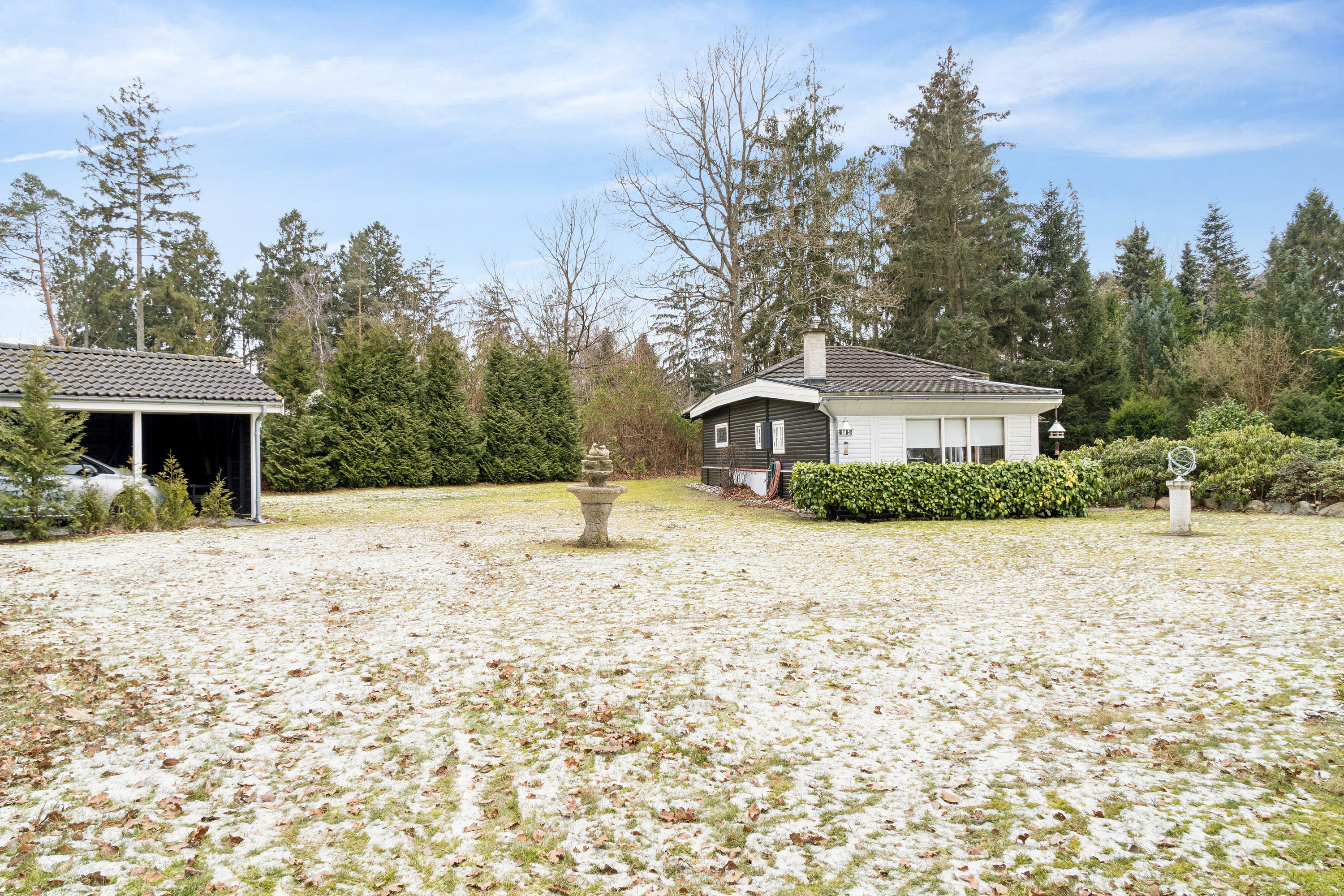 Fremhævet set fra haven billede i fuldskærmstilstand. Billede af Skovbovej 23, Asserbo, 3300 Frederiksværk