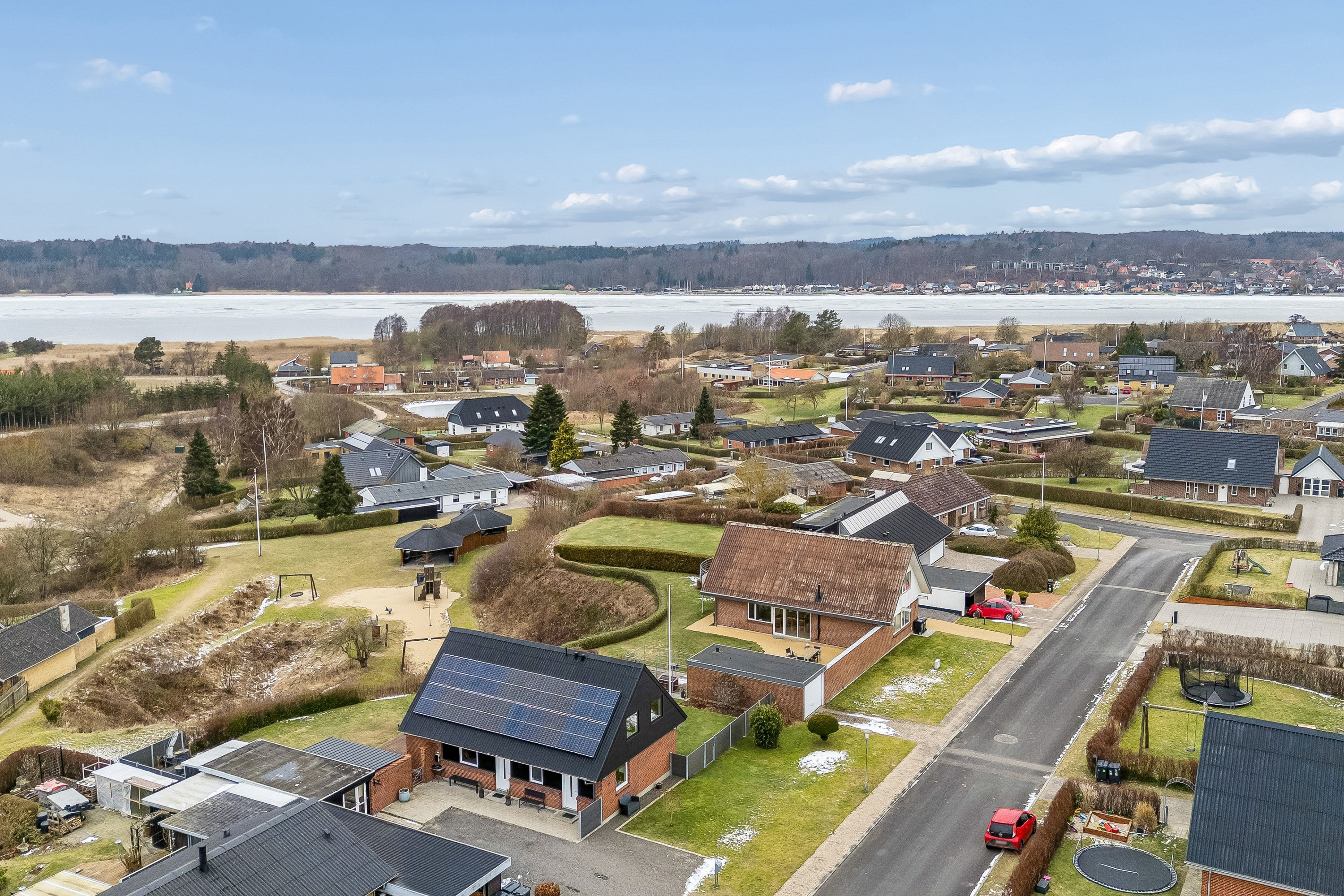 Fremhævet luftfoto billede i fuldskærmstilstand. Billede af Fjordbakken 51, Hadsund Syd, 9560 Hadsund
