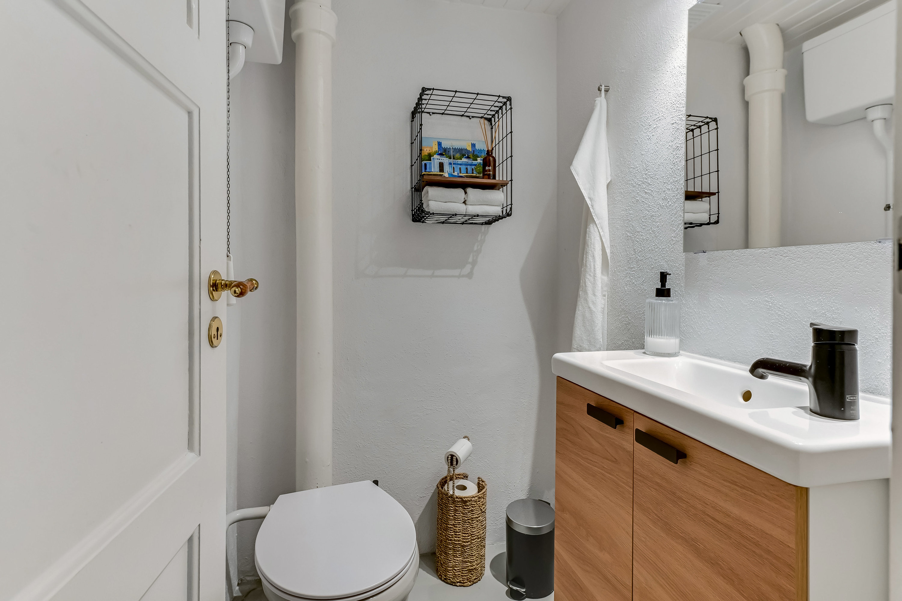 Fremhævet toilet billede i fuldskærmstilstand. Billede af Jagtvej 2, 7200 Grindsted