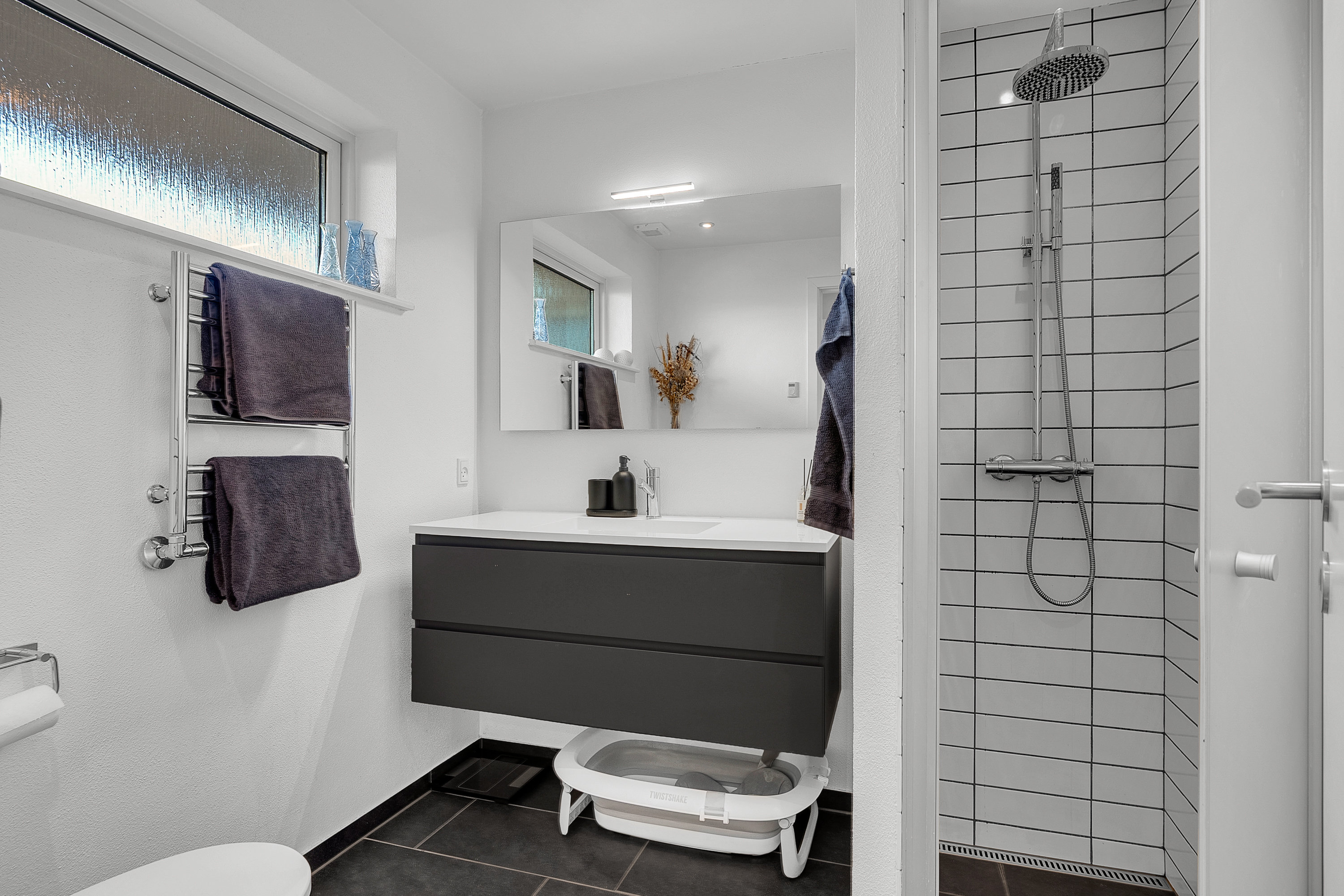 Fremhævet badeværelse billede i fuldskærmstilstand. Billede af Bredager 9, Bredstrup, 7000 Fredericia