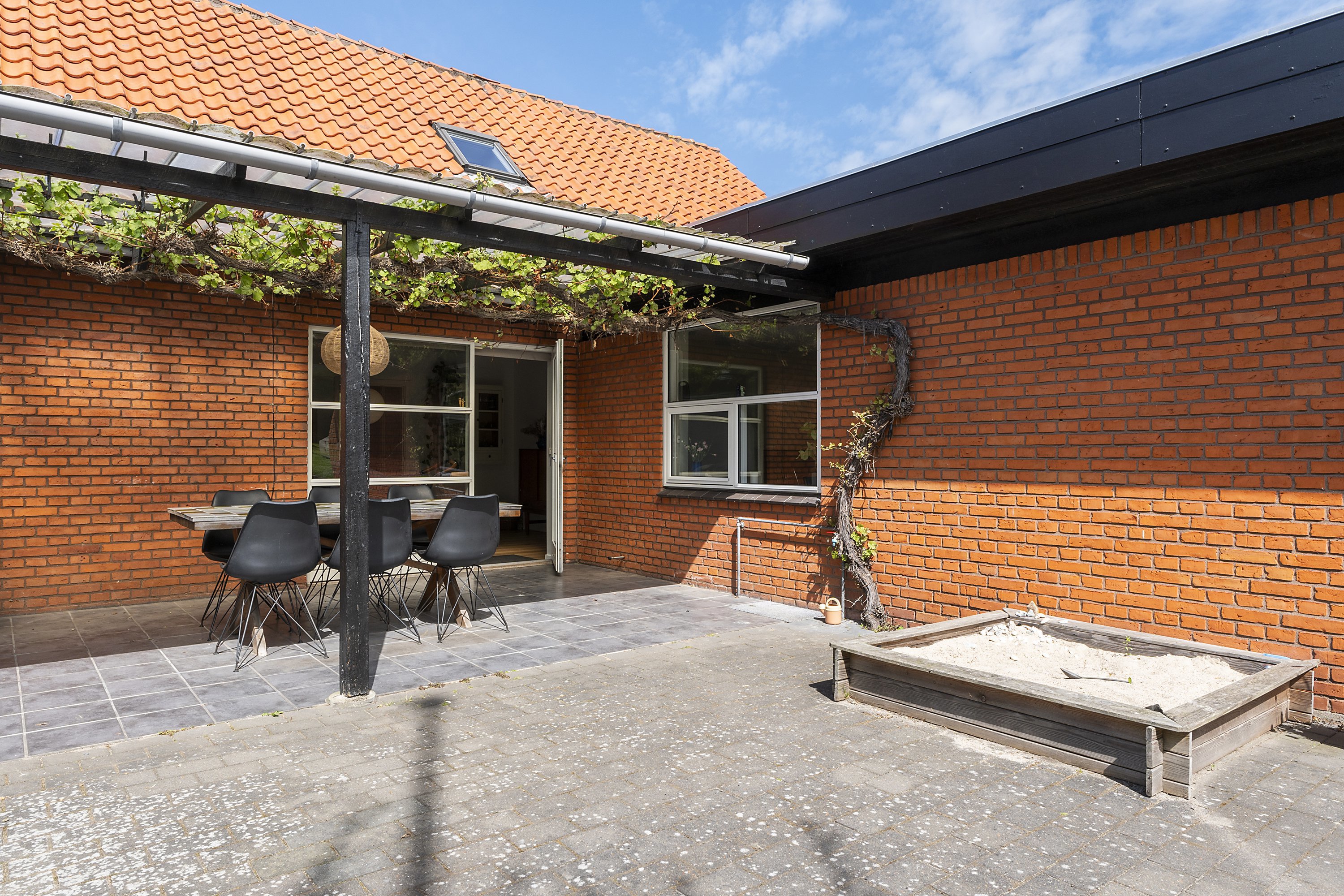 Fremhævet overdækket terrasse billede i fuldskærmstilstand. Billede af Møllevej 40, 9800 Hjørring