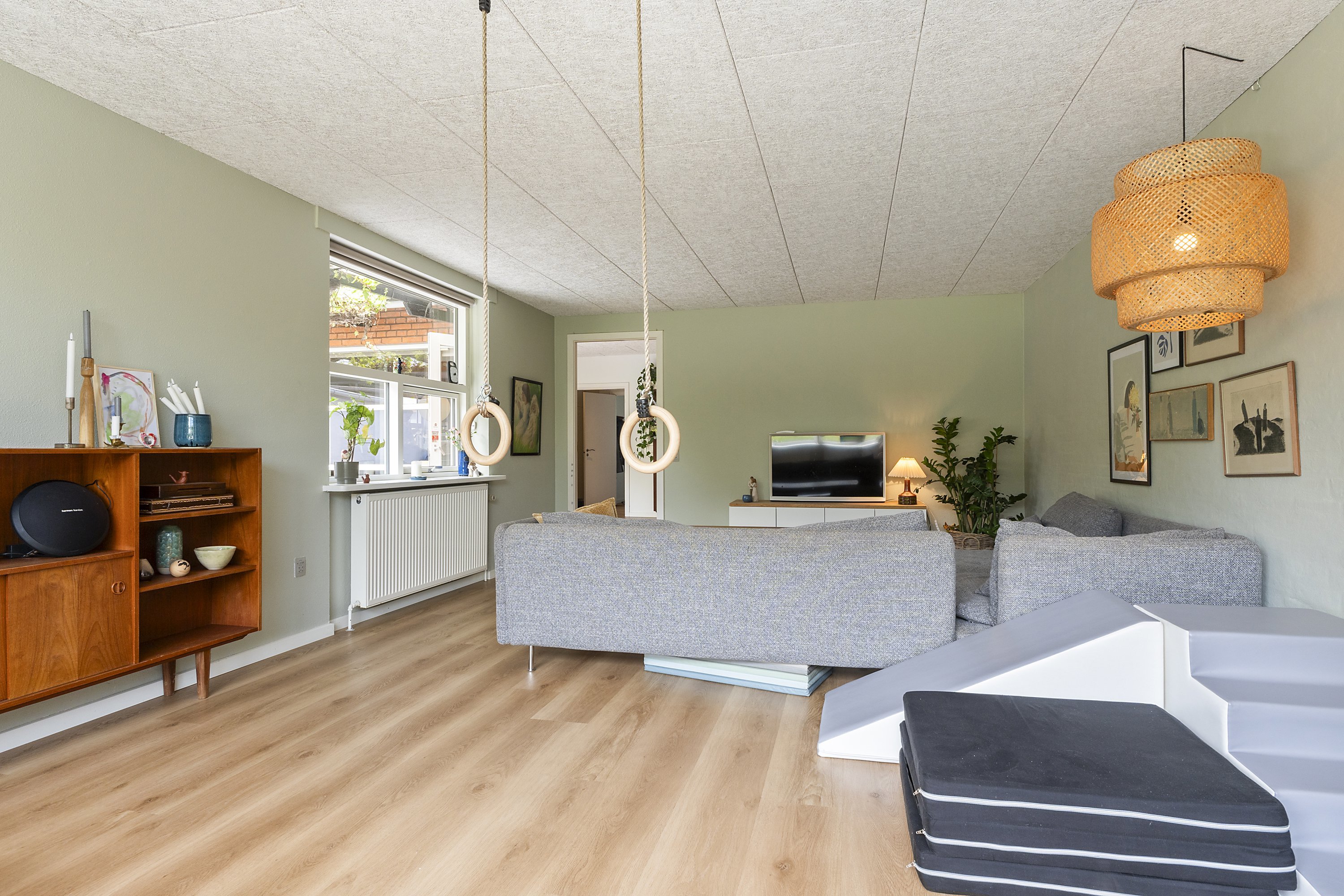 Fremhævet stue billede i fuldskærmstilstand. Billede af Møllevej 40, 9800 Hjørring