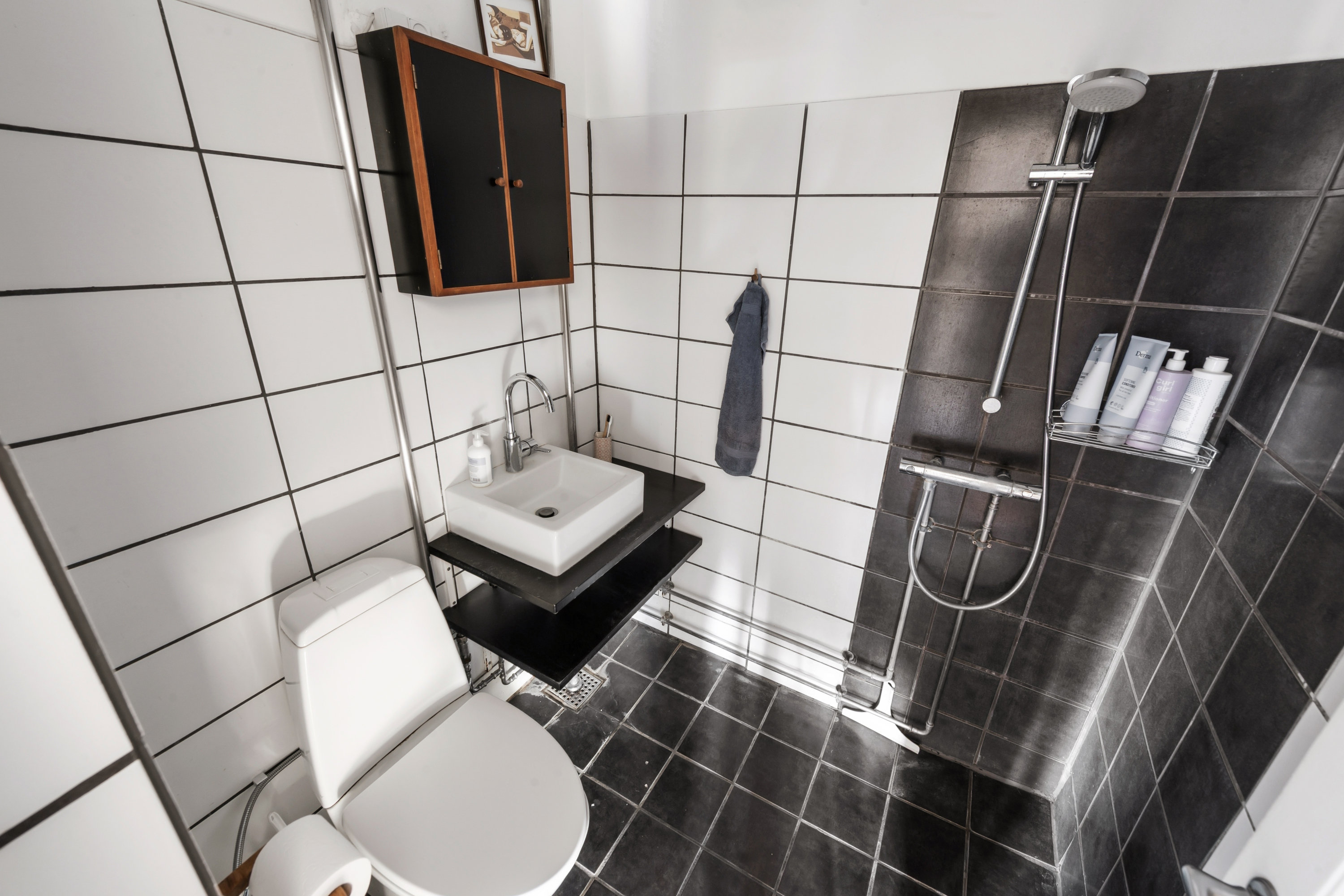 Fremhævet bad billede i fuldskærmstilstand. Billede af Torbenfeldtvej 33, st.. tv., 2700 Brønshøj