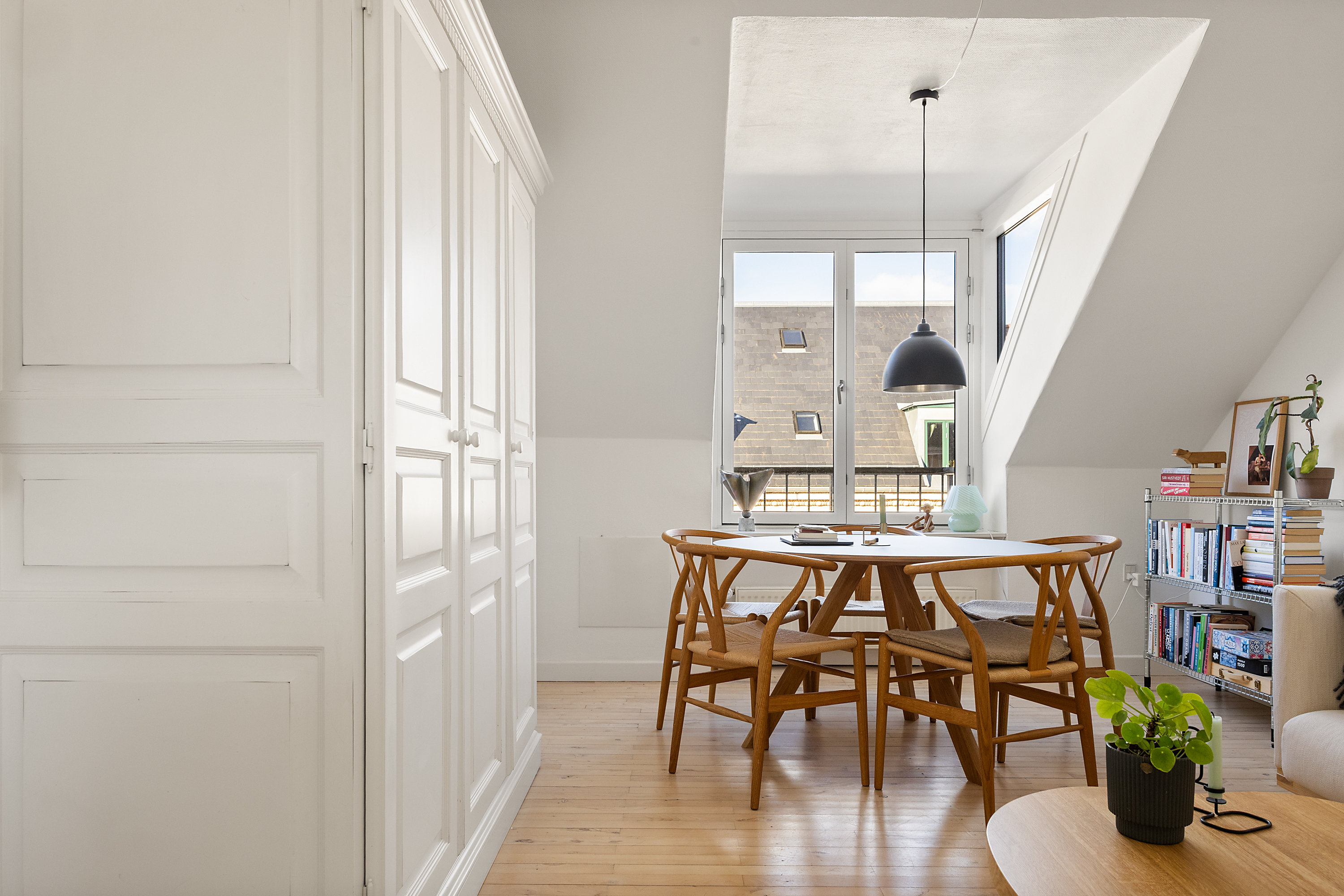 Fremhævet spiseplads billede i fuldskærmstilstand. Billede af Andreas Bjørns Gade 16, 5. tv., 1428 København K