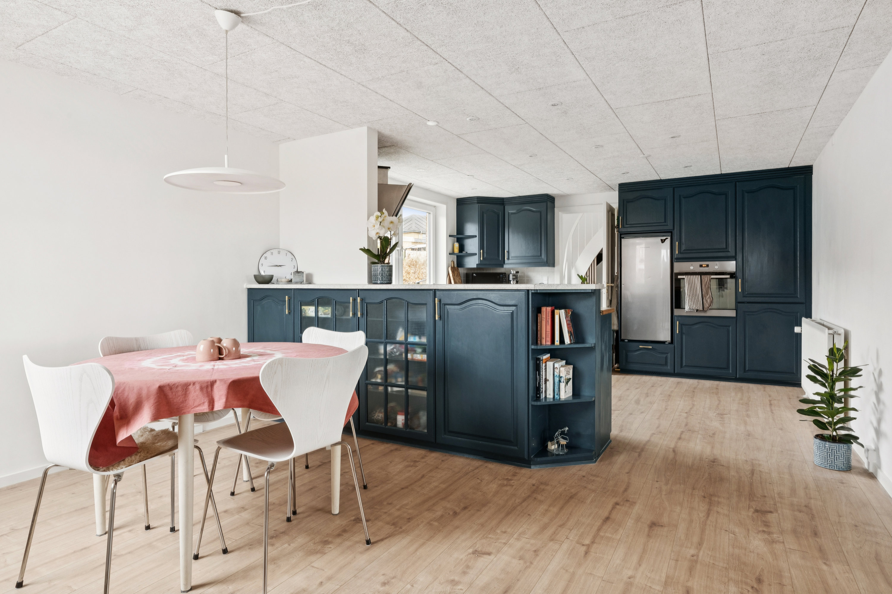 Fremhævet stue billede i fuldskærmstilstand. Billede af Klarup Skolevej 7A, 9270 Klarup