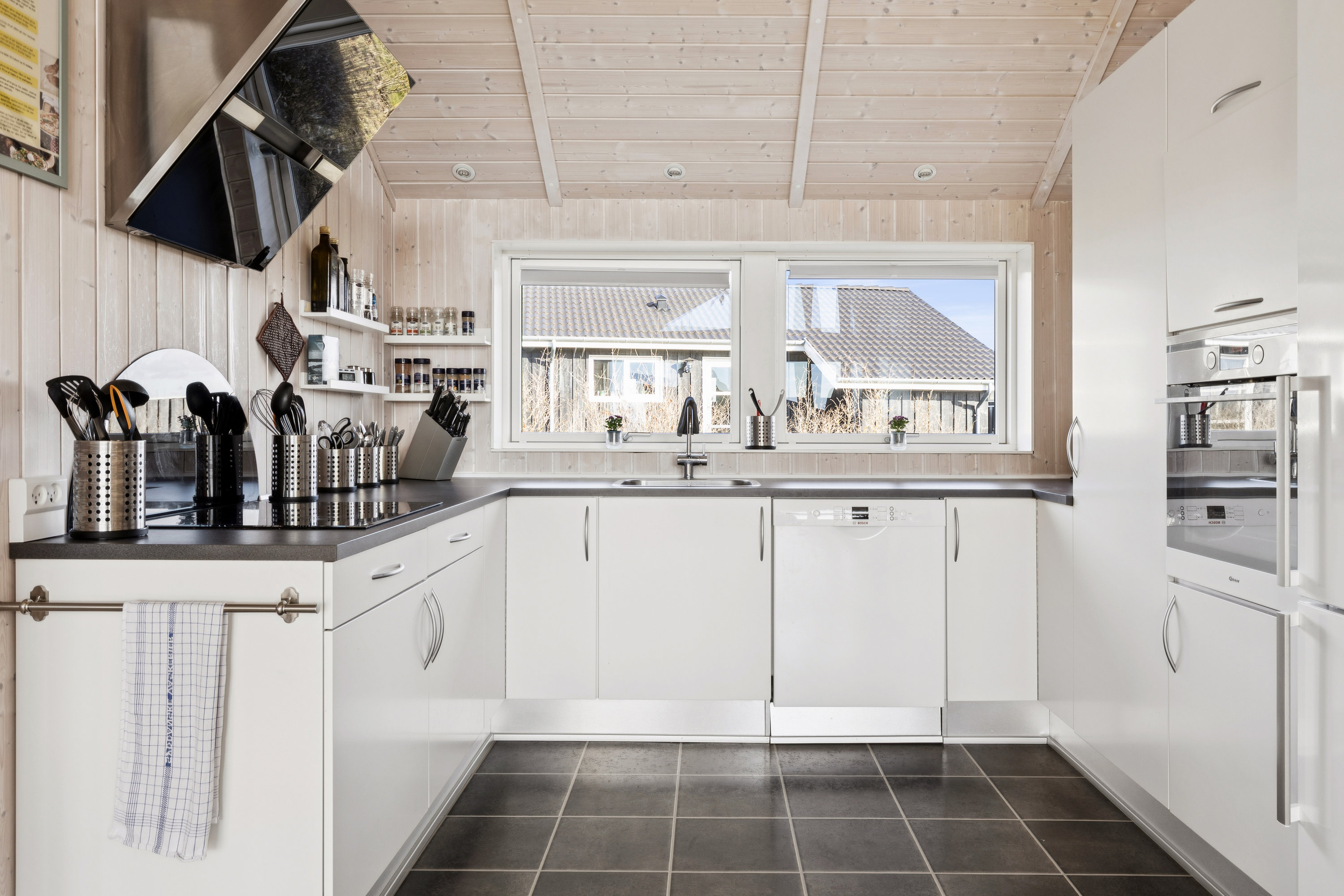 Fremhævet køkken billede i fuldskærmstilstand. Billede af Ravnholt 48, Havnsø, 4591 Føllenslev