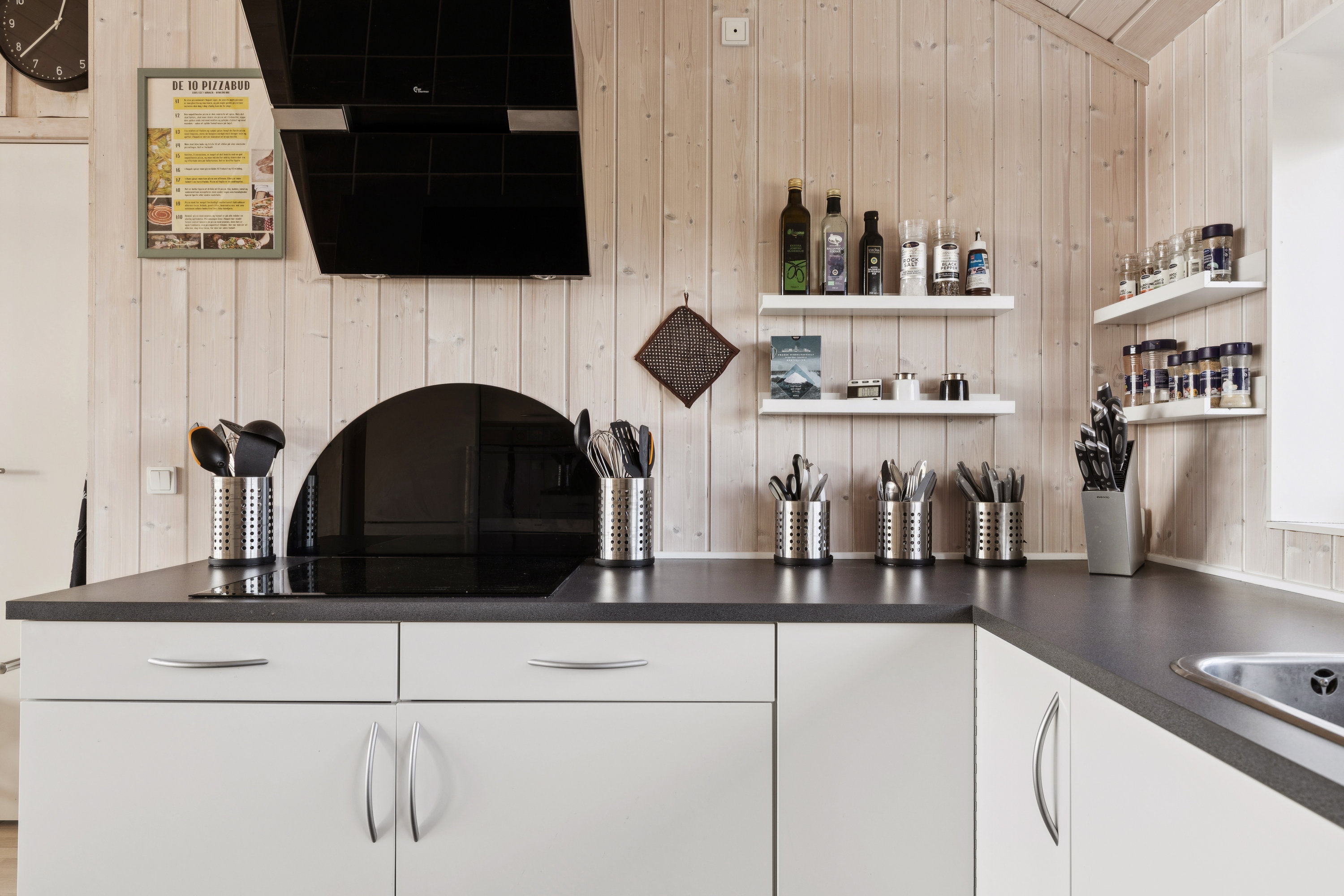 Fremhævet køkken billede i fuldskærmstilstand. Billede af Ravnholt 48, Havnsø, 4591 Føllenslev