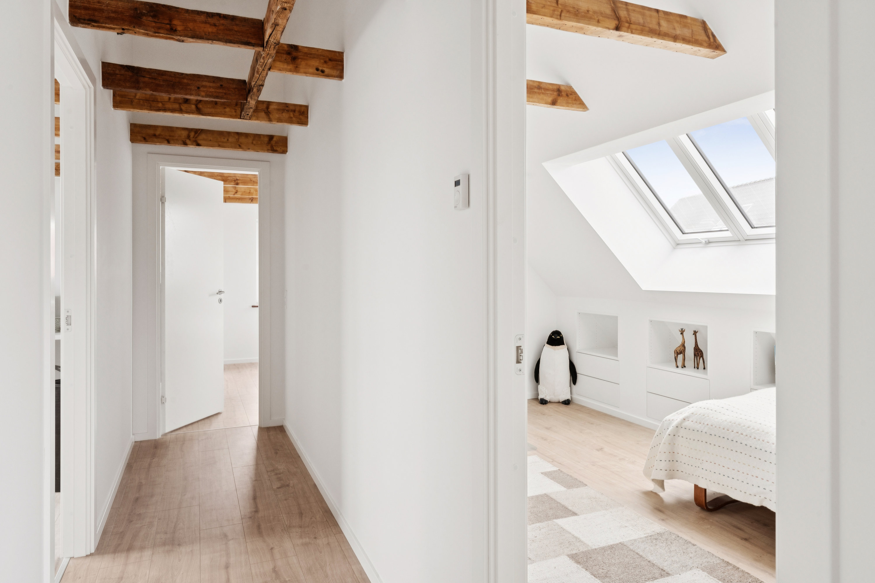 Fremhævet gang billede i fuldskærmstilstand. Billede af Klarup Skolevej 7A, 9270 Klarup