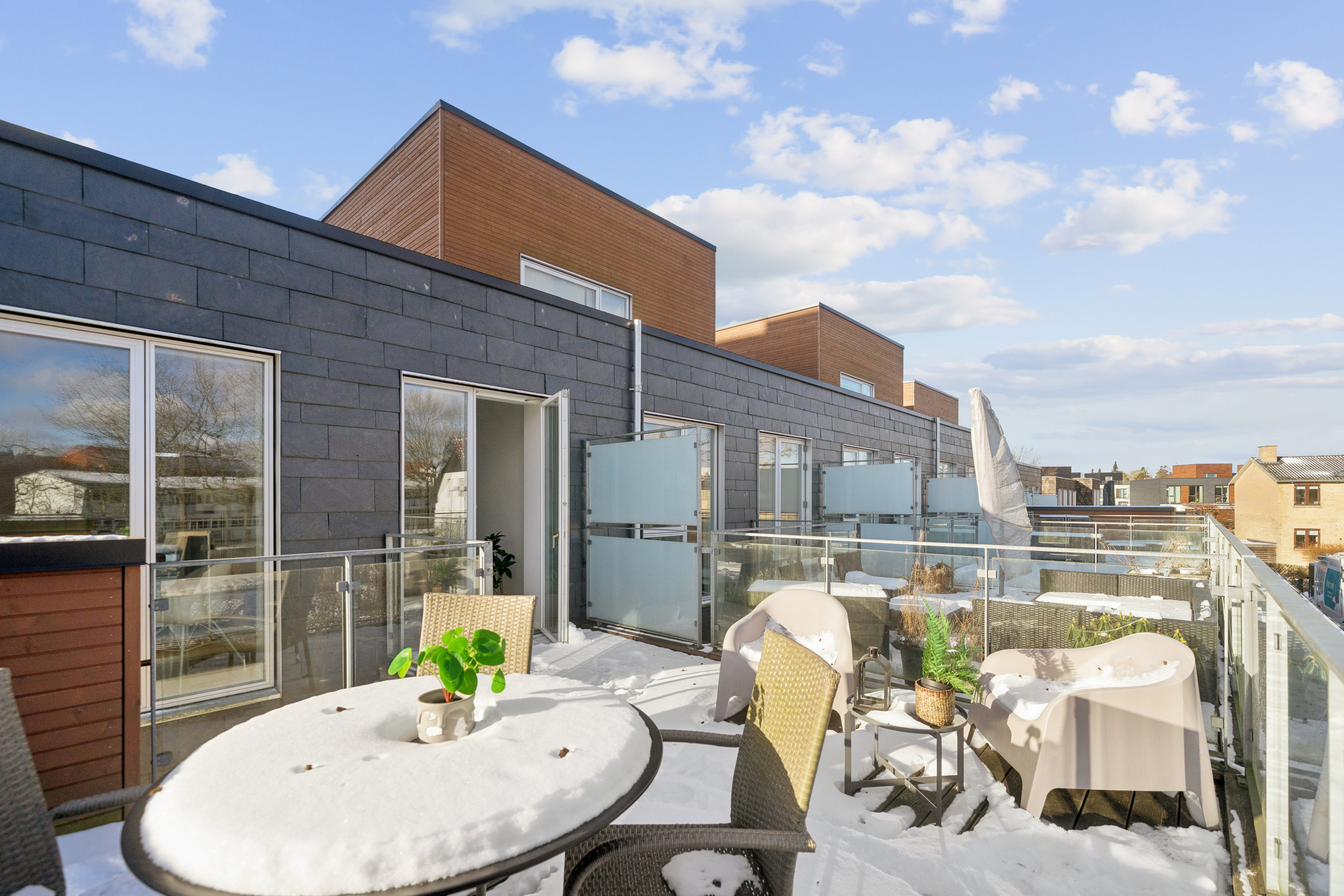 Fremhævet terrasse billede i fuldskærmstilstand. Billede af Pinievej 52, 2880 Bagsværd