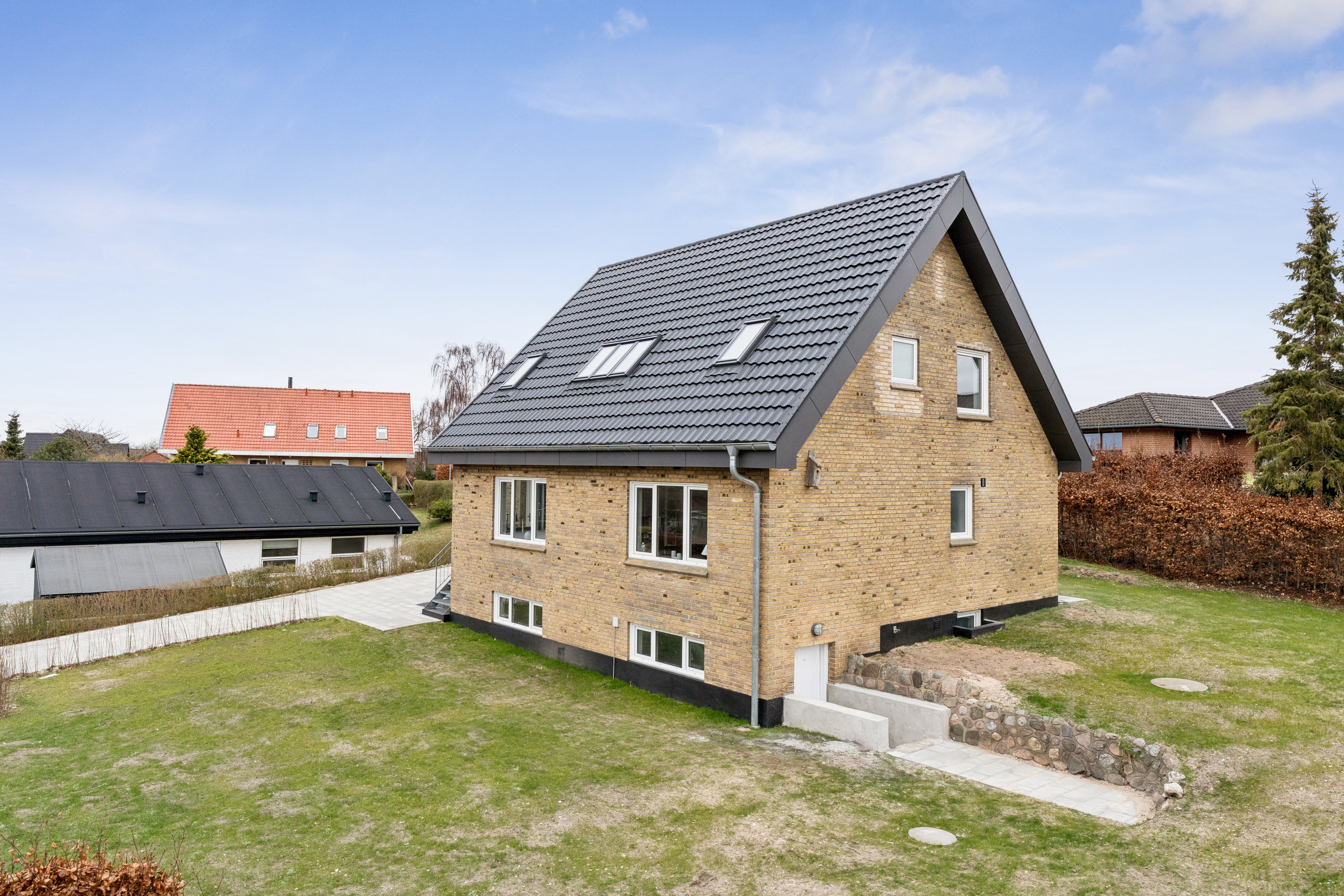 Fremhævet andet billede i fuldskærmstilstand. Billede af Klarup Skolevej 7A, 9270 Klarup