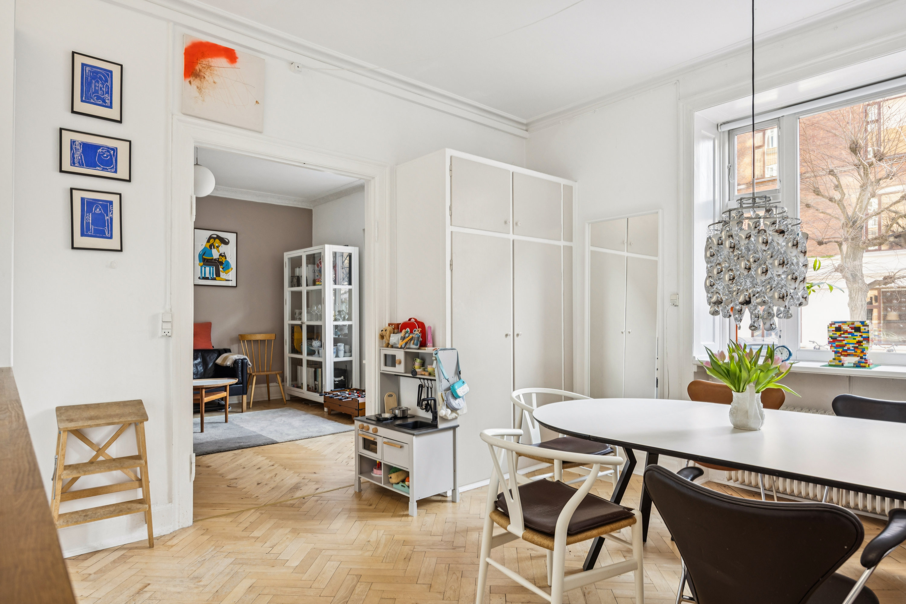 Fremhævet stue billede i fuldskærmstilstand. Billede af N.J. Fjords Alle 2, st.. tv., 1957 Frederiksberg C