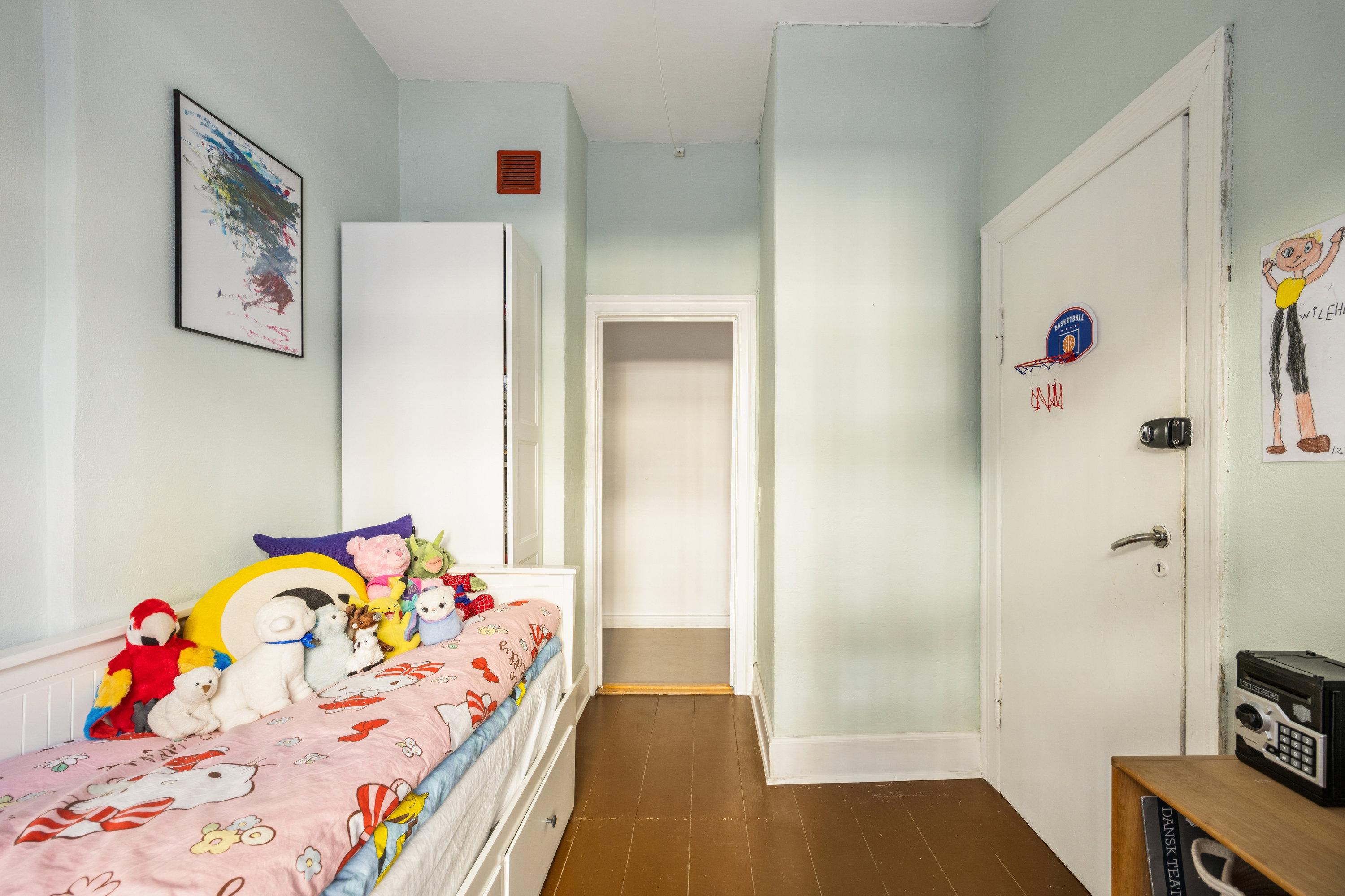 Fremhævet værelse billede i fuldskærmstilstand. Billede af N.J. Fjords Alle 2, st.. tv., 1957 Frederiksberg C