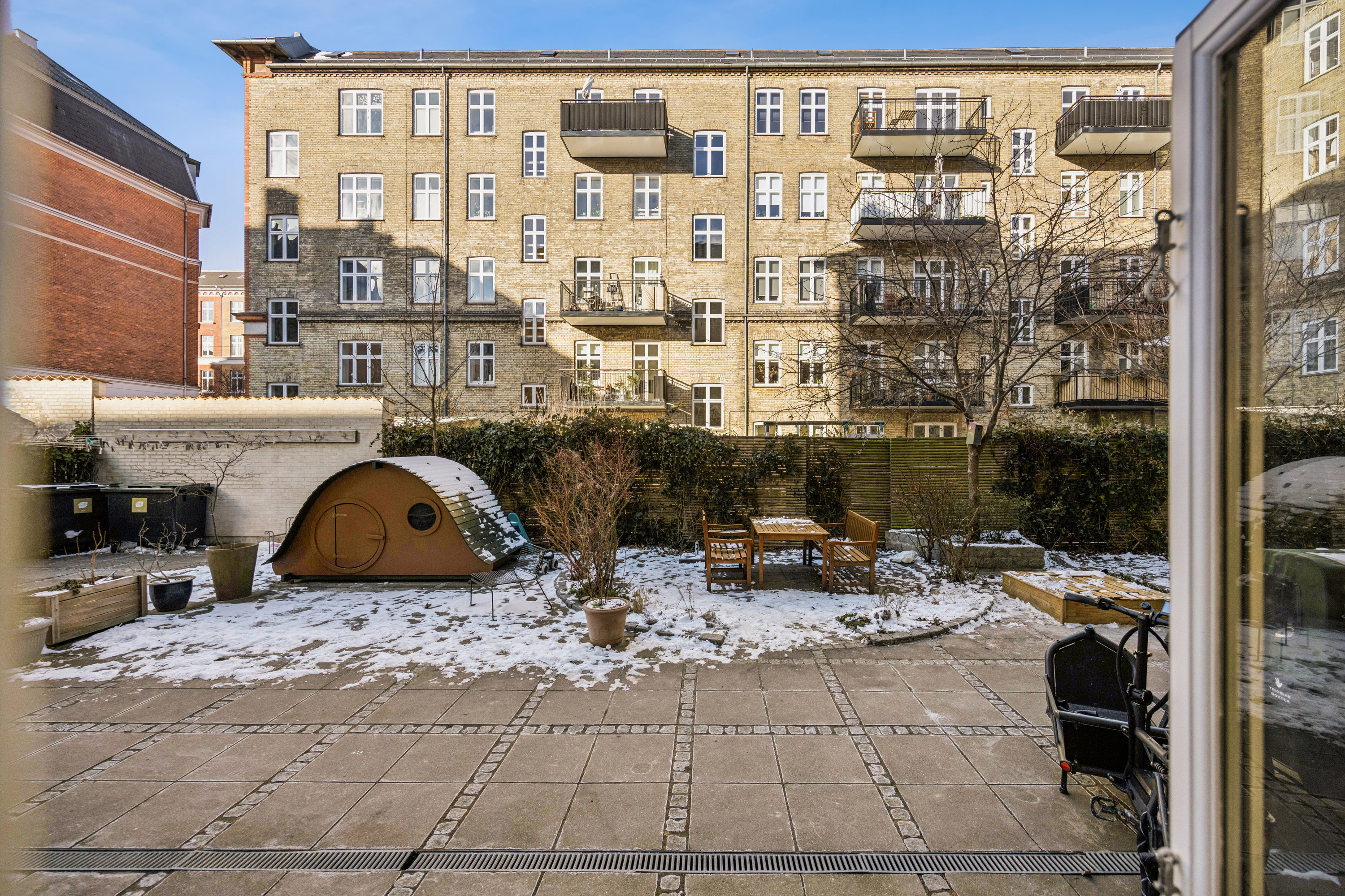 Fremhævet andet billede i fuldskærmstilstand. Billede af N.J. Fjords Alle 2, st.. tv., 1957 Frederiksberg C