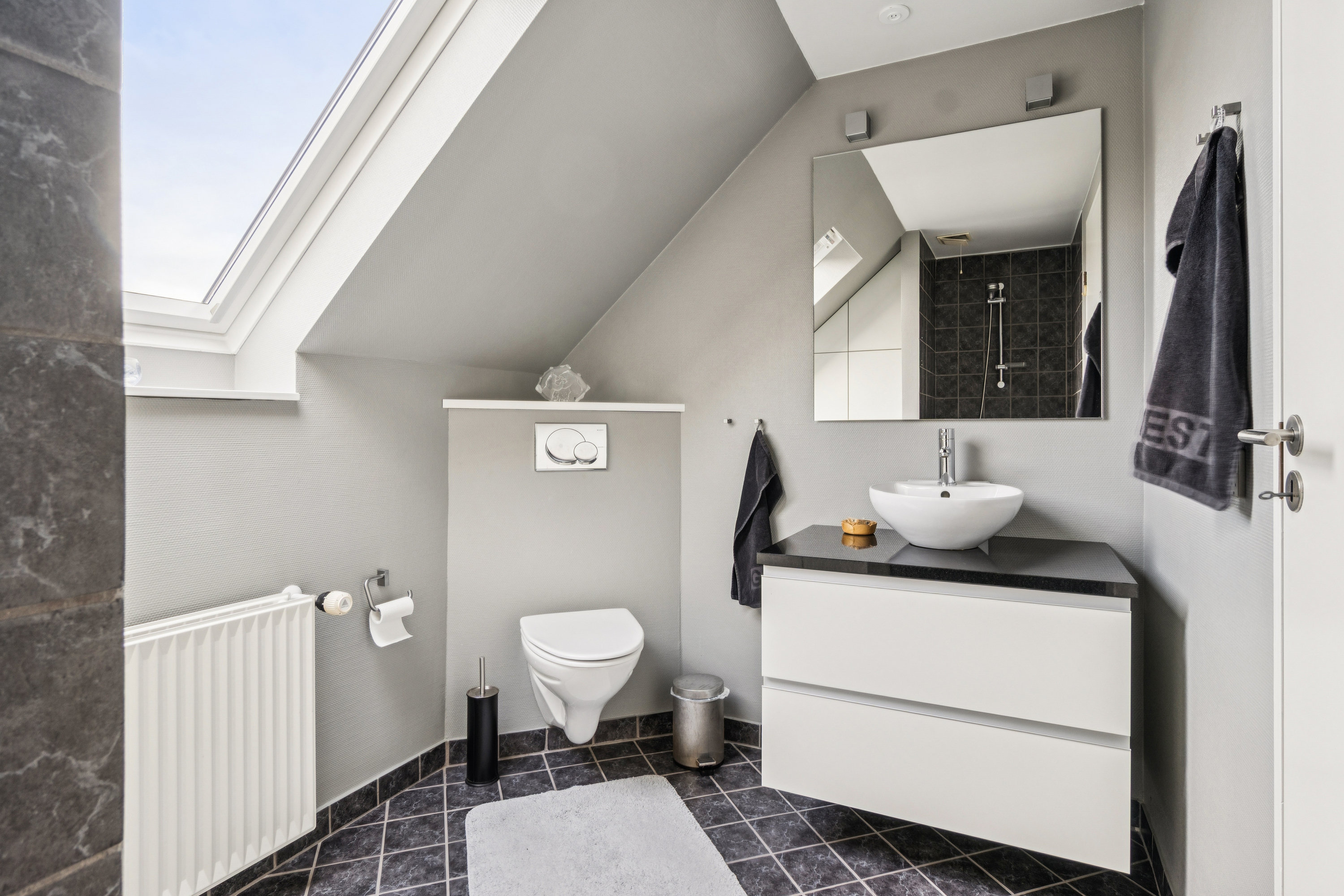 Fremhævet badeværelse billede i fuldskærmstilstand. Billede af Teglbrændervej 18, 8800 Viborg