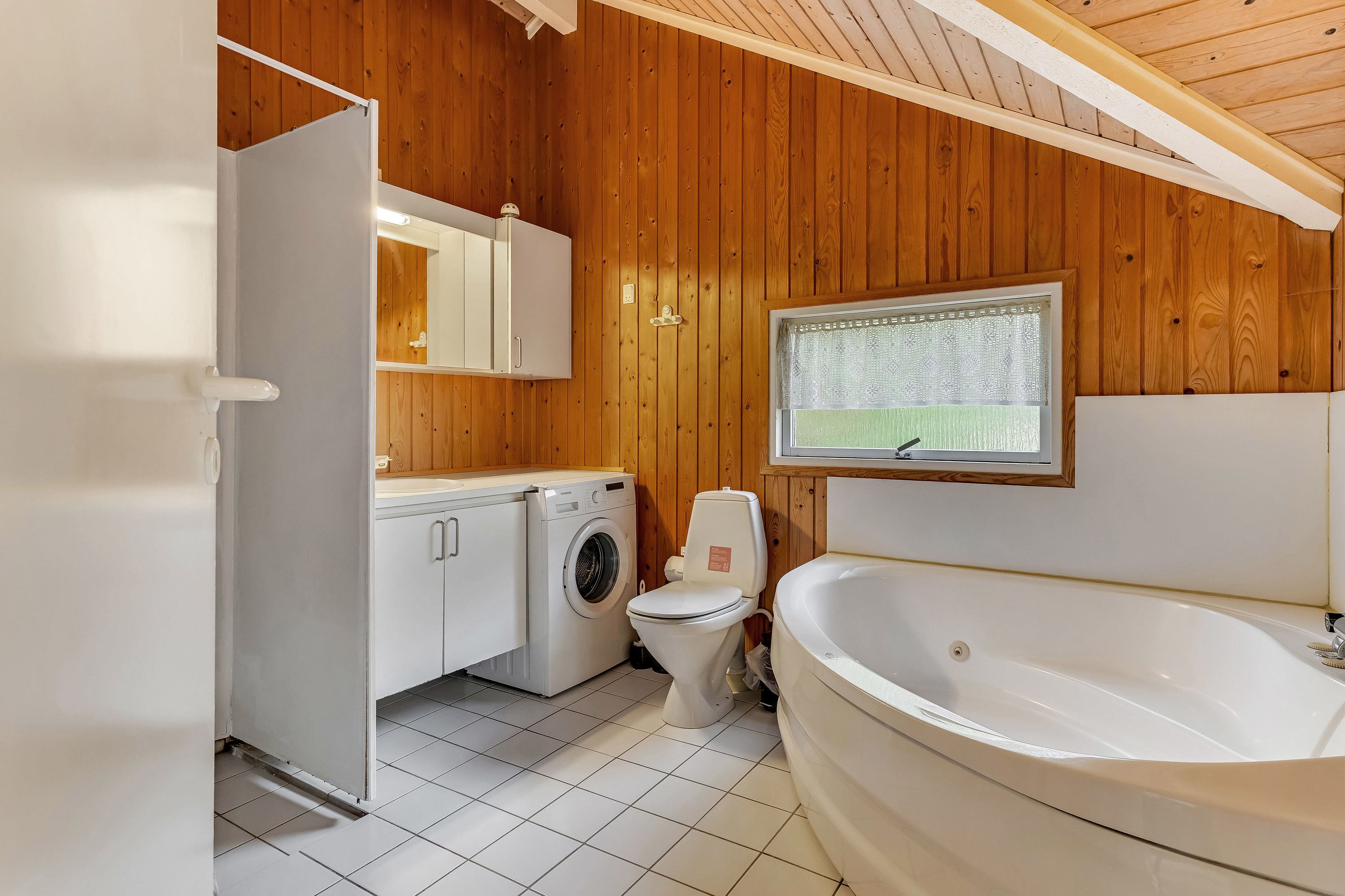 Fremhævet badeværelse billede i fuldskærmstilstand. Billede af Hedevej 40, Ho, 6857 Blåvand