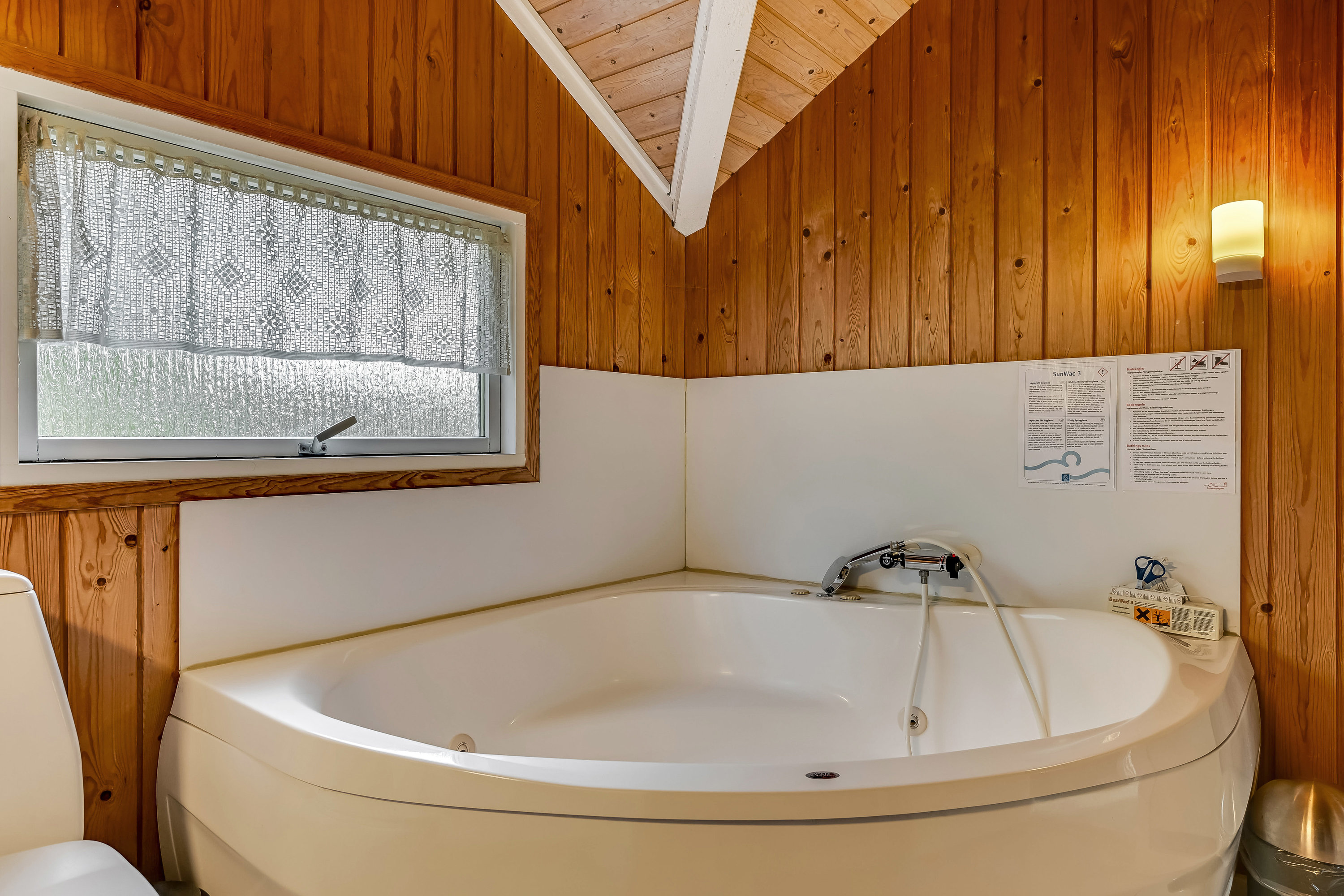 Fremhævet badeværelse billede i fuldskærmstilstand. Billede af Hedevej 40, Ho, 6857 Blåvand